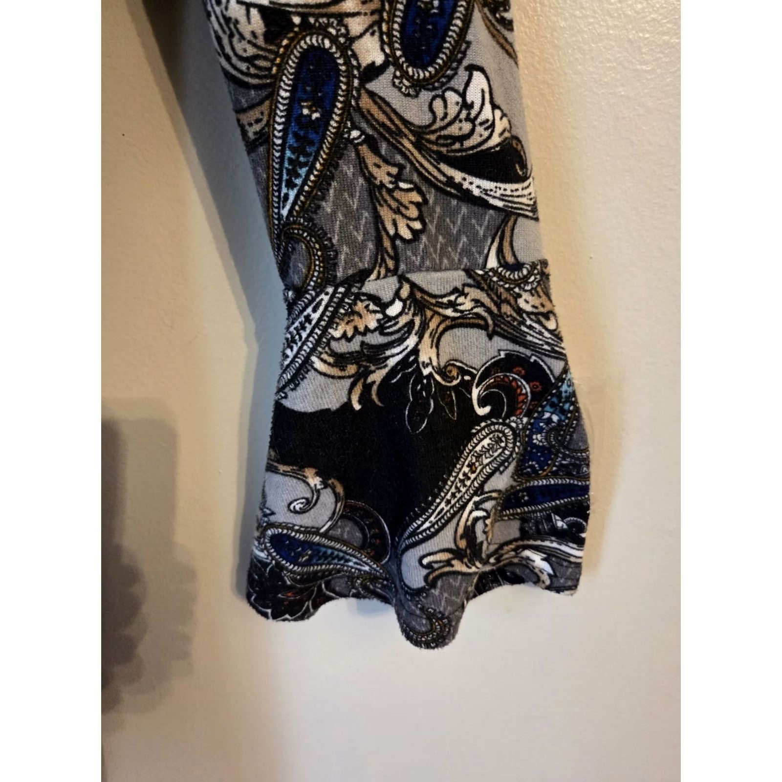 Bell WinWin Paisley Print Bell Sleeve Flare Bottom Tunic Top Shirt L/XL Women's Multicolor Paisley Bell Sleeve Tunic Top Blouse V-Neck Casual Women Size L / US 10 / IT 46 - 4 Thumbnail