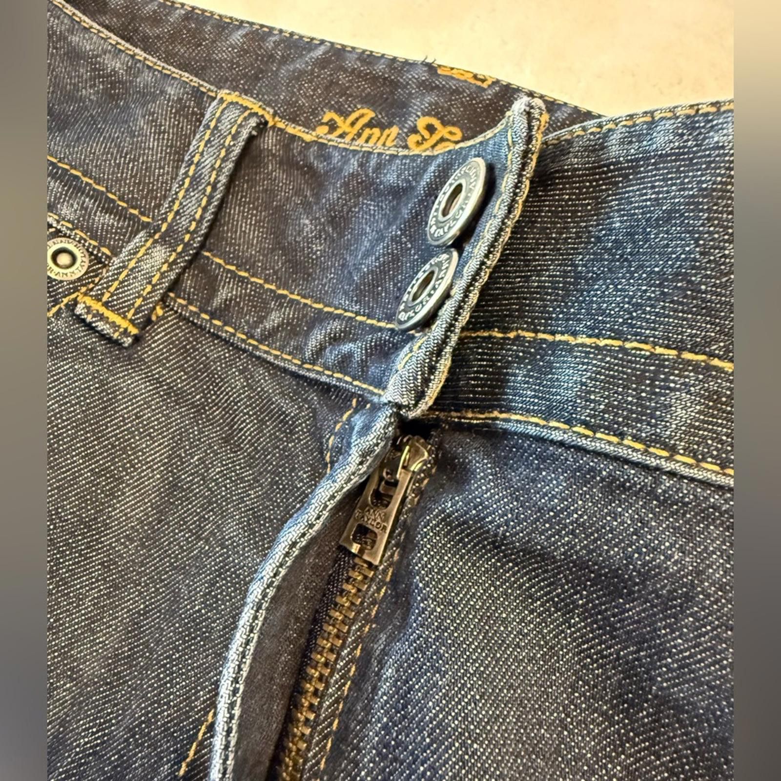 Ann Taylor Ann Taylor Modern Fit Lindsay Waist crop jeans button 8P Size 30" / US 8 / IT 44 - 4 Thumbnail