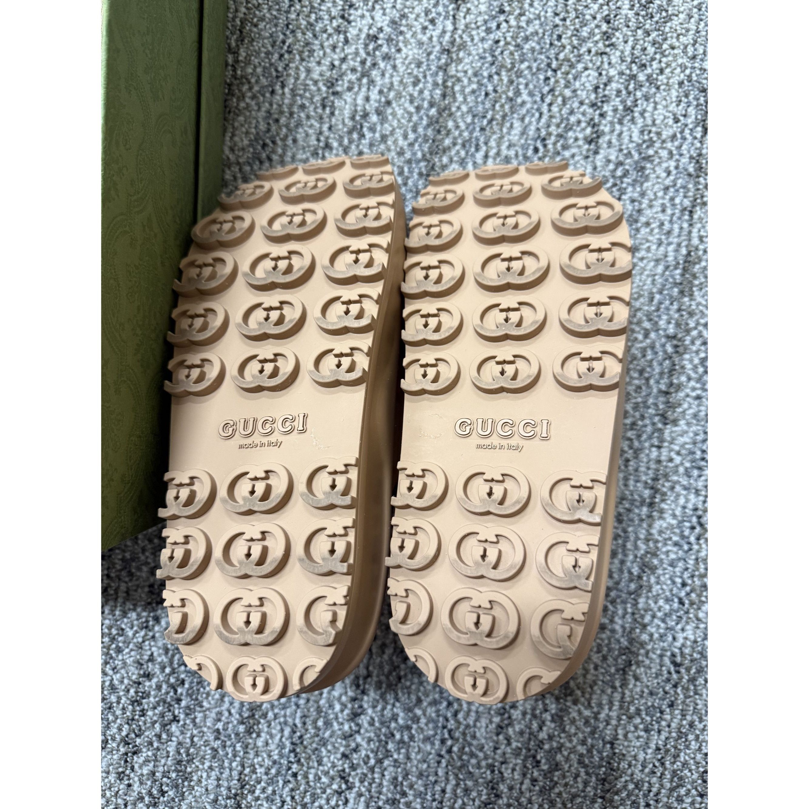 Gucci Gucci Beige Rubber GG Logo Slide Sandals Made In Italy Size Size US 7 / IT 37 - 10 Thumbnail