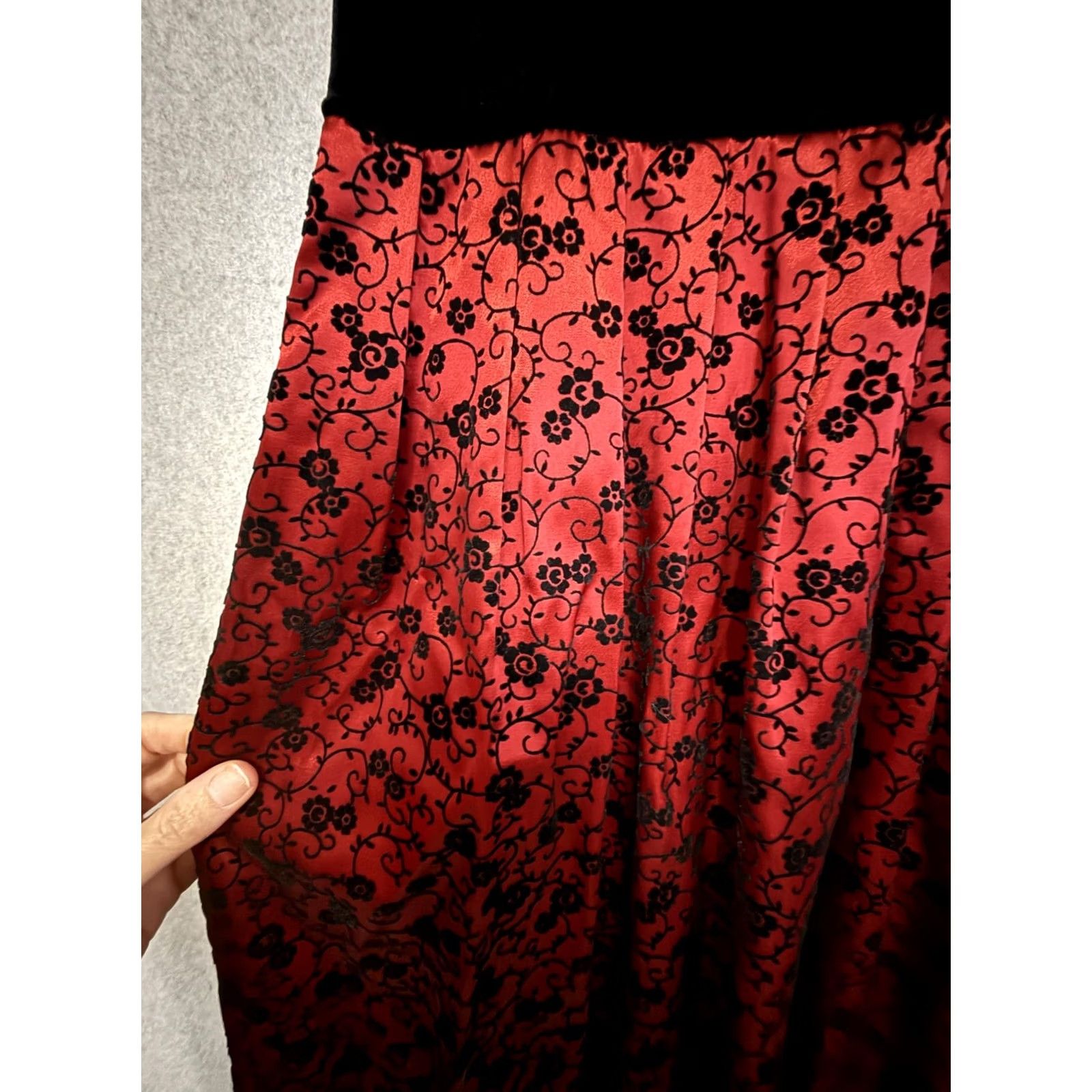 Velvet Karin Stevens Dress Womens 10P Red Petite Black Velvet Floral Maxi Formal Gown Size L / US 10 / IT 46 - 2 Thumbnail