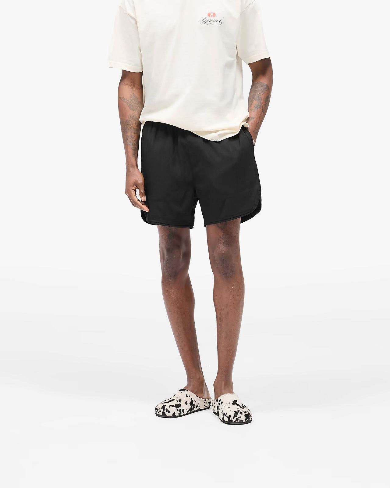 o1mle1125 Piped Track Short in Black