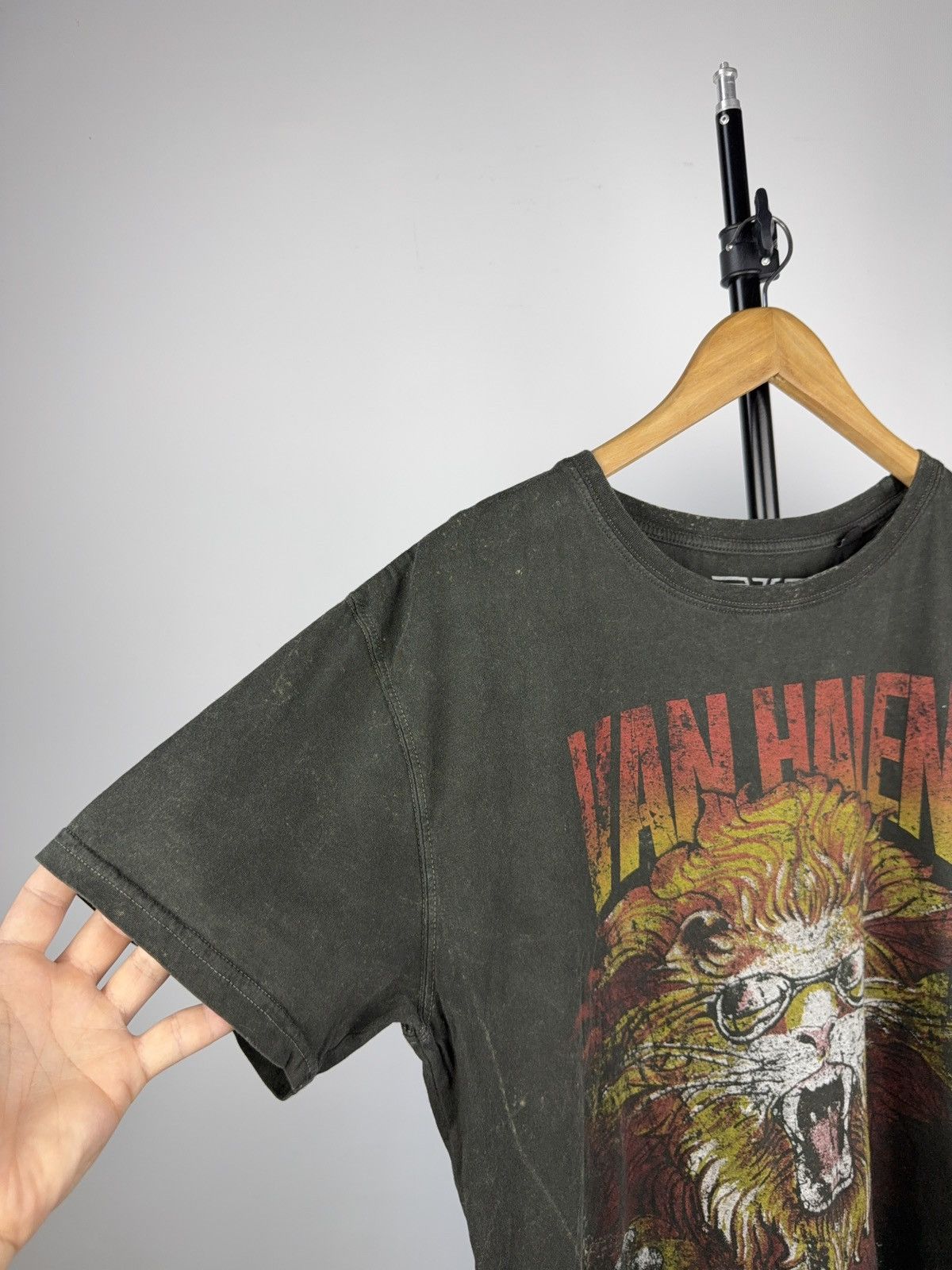 Vintage Vintage retro faded Style 2021 Van Halen Tee shirt Size US L / EU 52-54 / 3 - 4 Thumbnail