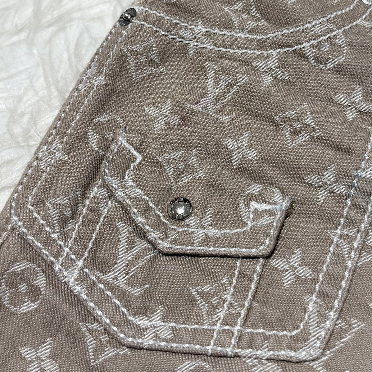 Louis Vuitton Authentic Louis Vuitton Leather Patch Monogram Jeans 36 Size 25" / US 0 / IT 36 - 10 Thumbnail
