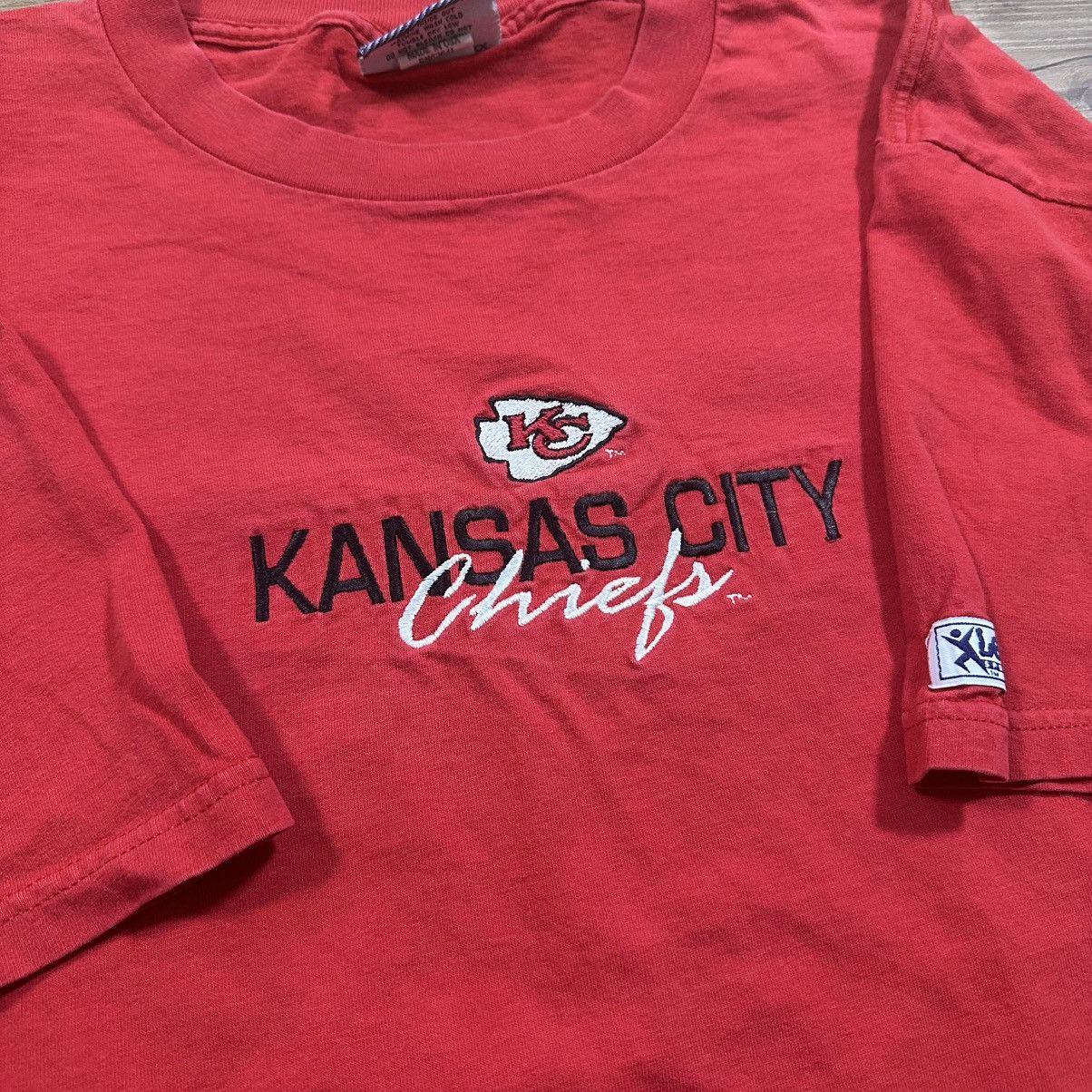 Lee Vintage 90s Lee NFL Kansas City Chiefs Red Embroidered Tee Size US XL / EU 56 / 4 - 4 Thumbnail