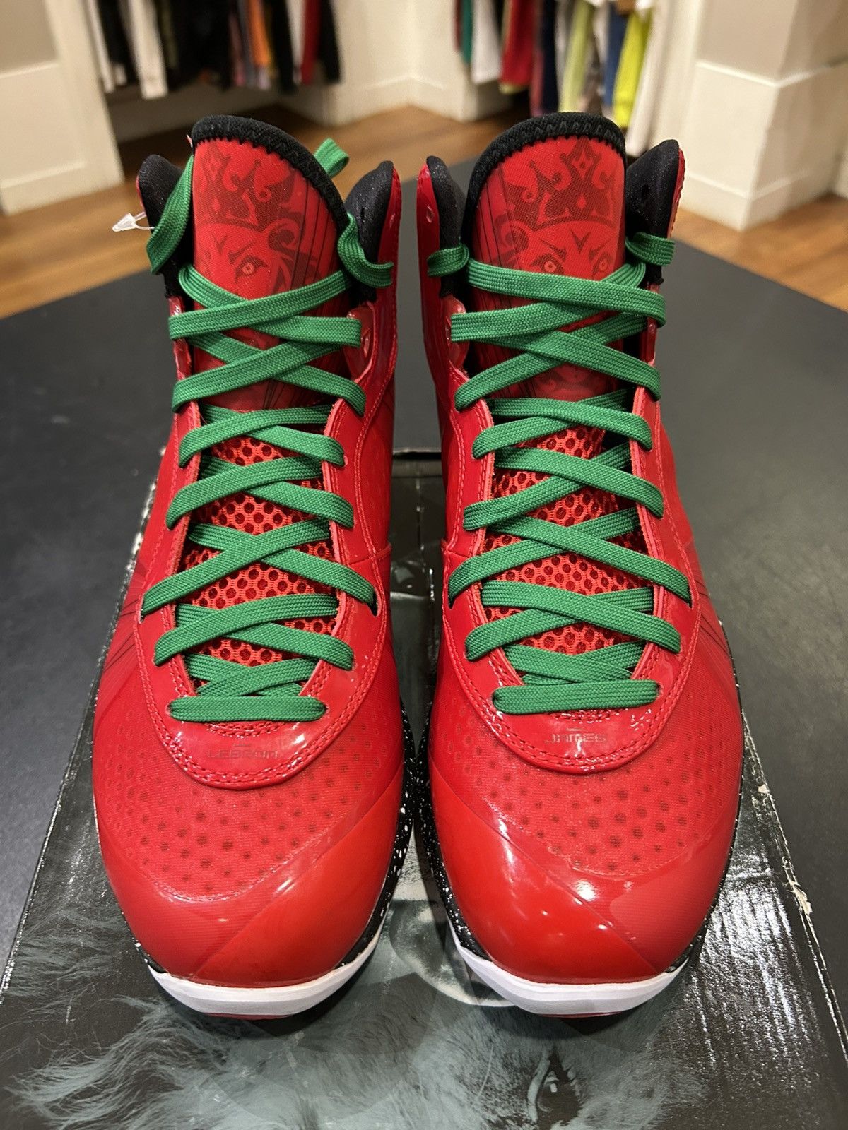 Nike Nike Lebron 8 V/2 ‘Christmas’ Size US 10.5 / EU 43-44 - 4 Thumbnail