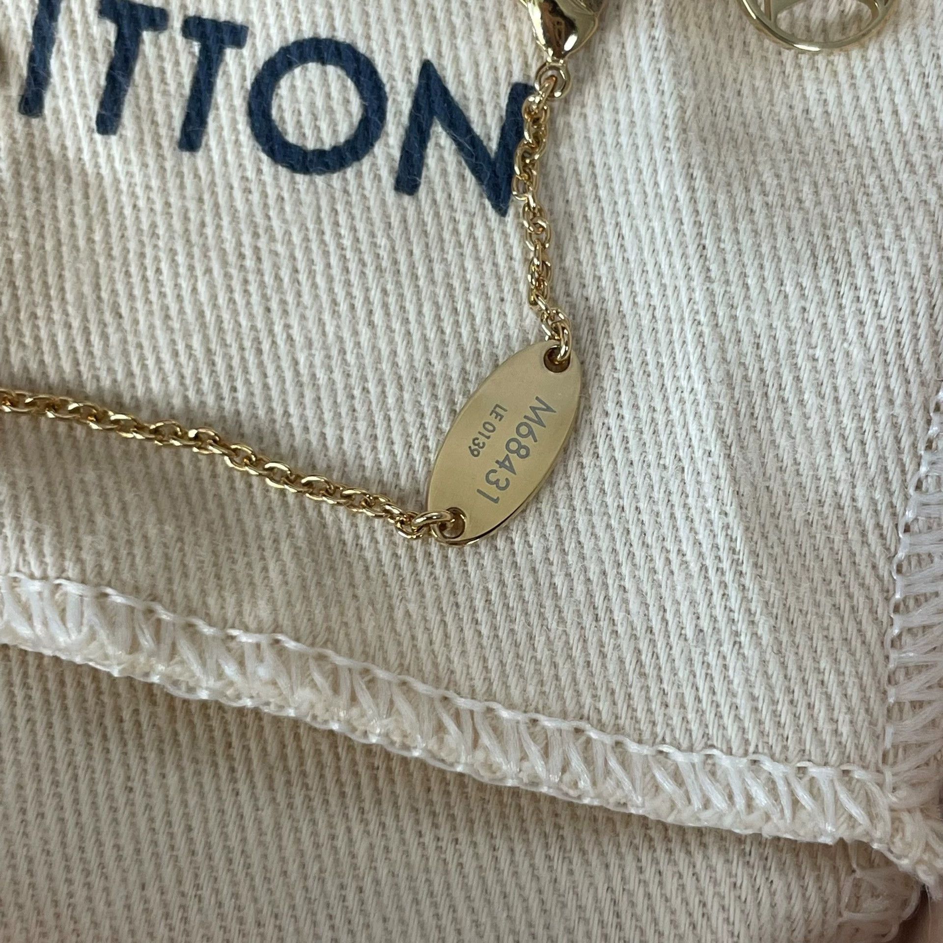 Louis Vuitton LOUIS VUITTON Red Letter Bracelet Size ONE SIZE - 4 Thumbnail