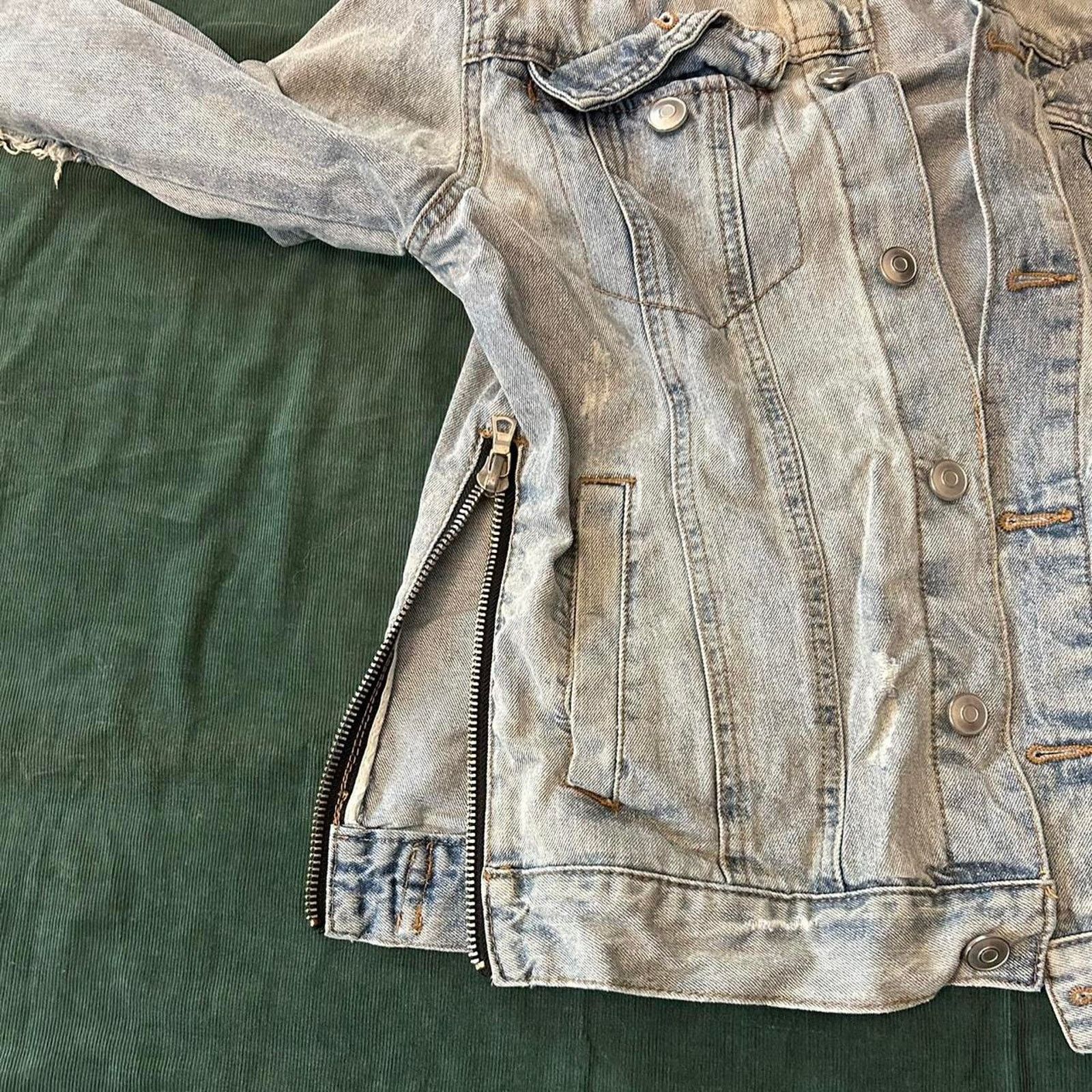 Forever 21 Y2k forever 21 distressed denim jacket Size US S / EU 44-46 / 1 - 4 Thumbnail