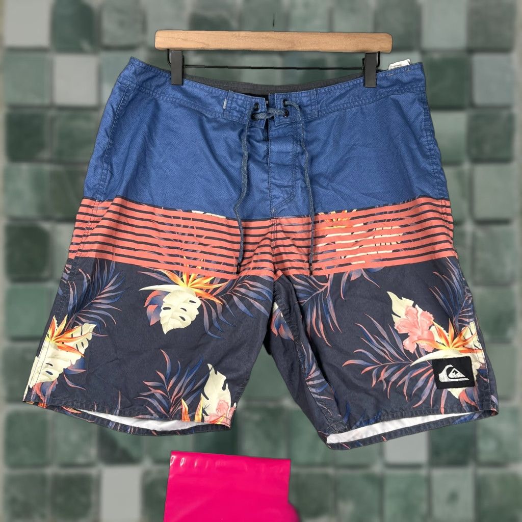 Quiksilver Quiksilver Swim Trunks Mens 36 Navy Blue Floral Board Shorts Bathing Suit Mens Size US 36 / EU 52 - 1 Thumbnail