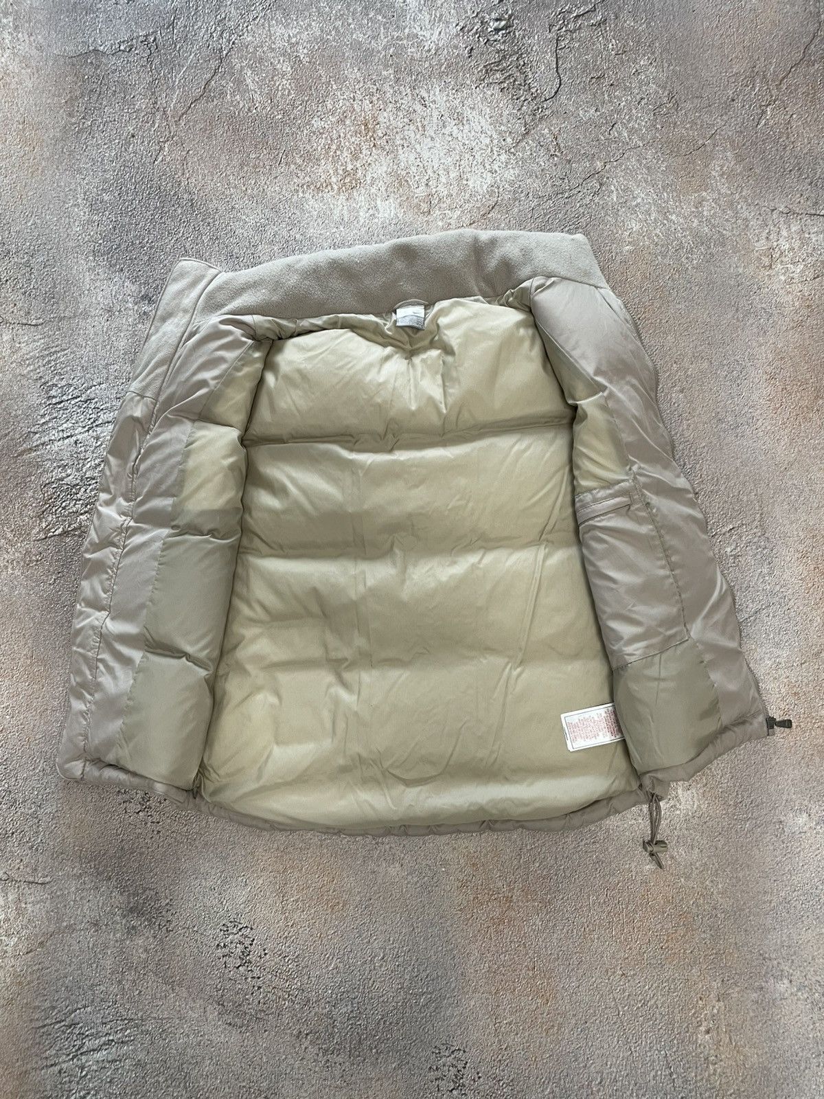 Nike Vintage Nike Beige Puffer Vest Small Swoosh Size US S / EU 44-46 / 1 - 5 Thumbnail