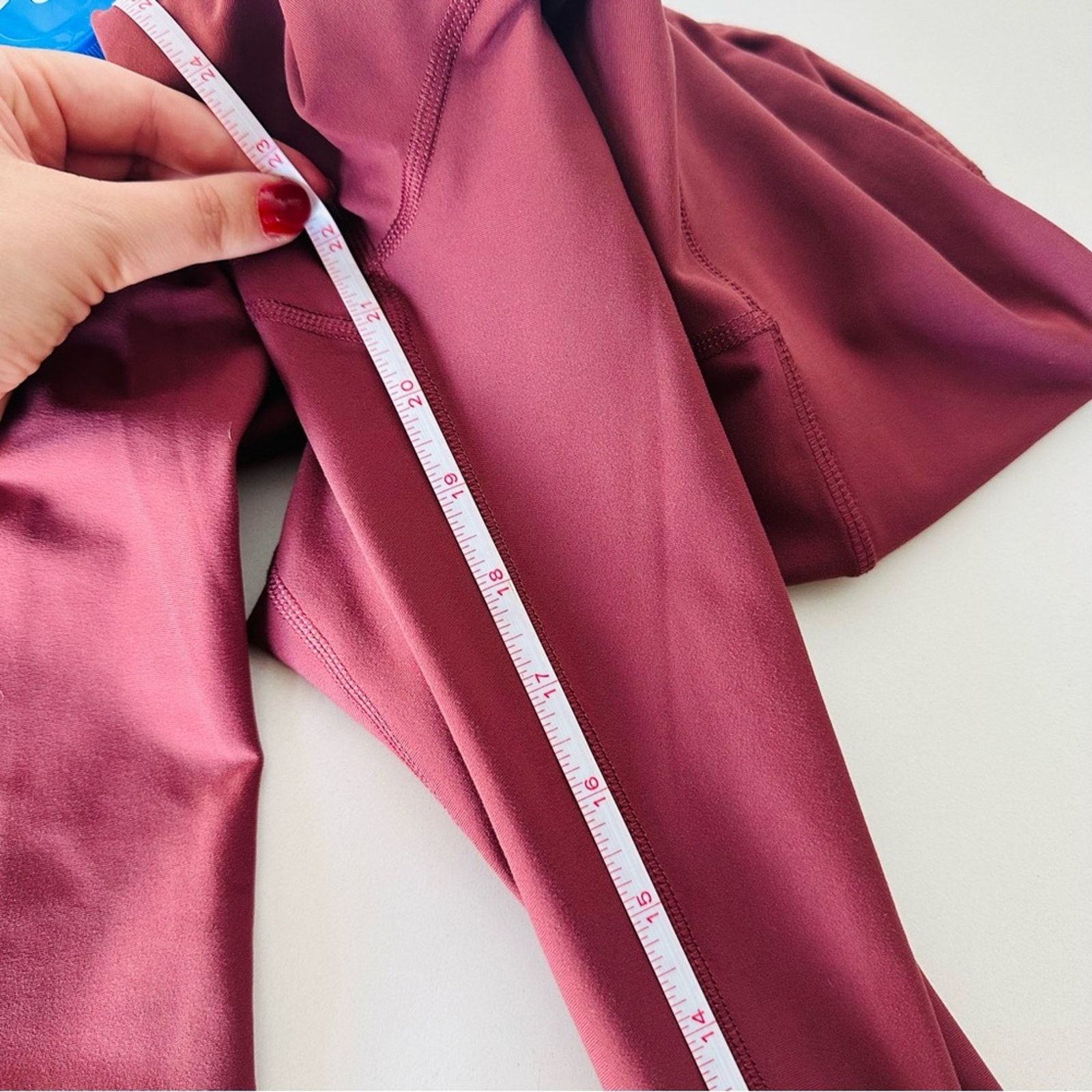 Old Navy NEW OLD NAVY ACTIVE Burgundy Pocket High Rise Crop Leggings Size 28" / US 6 / IT 42 - 7 Thumbnail