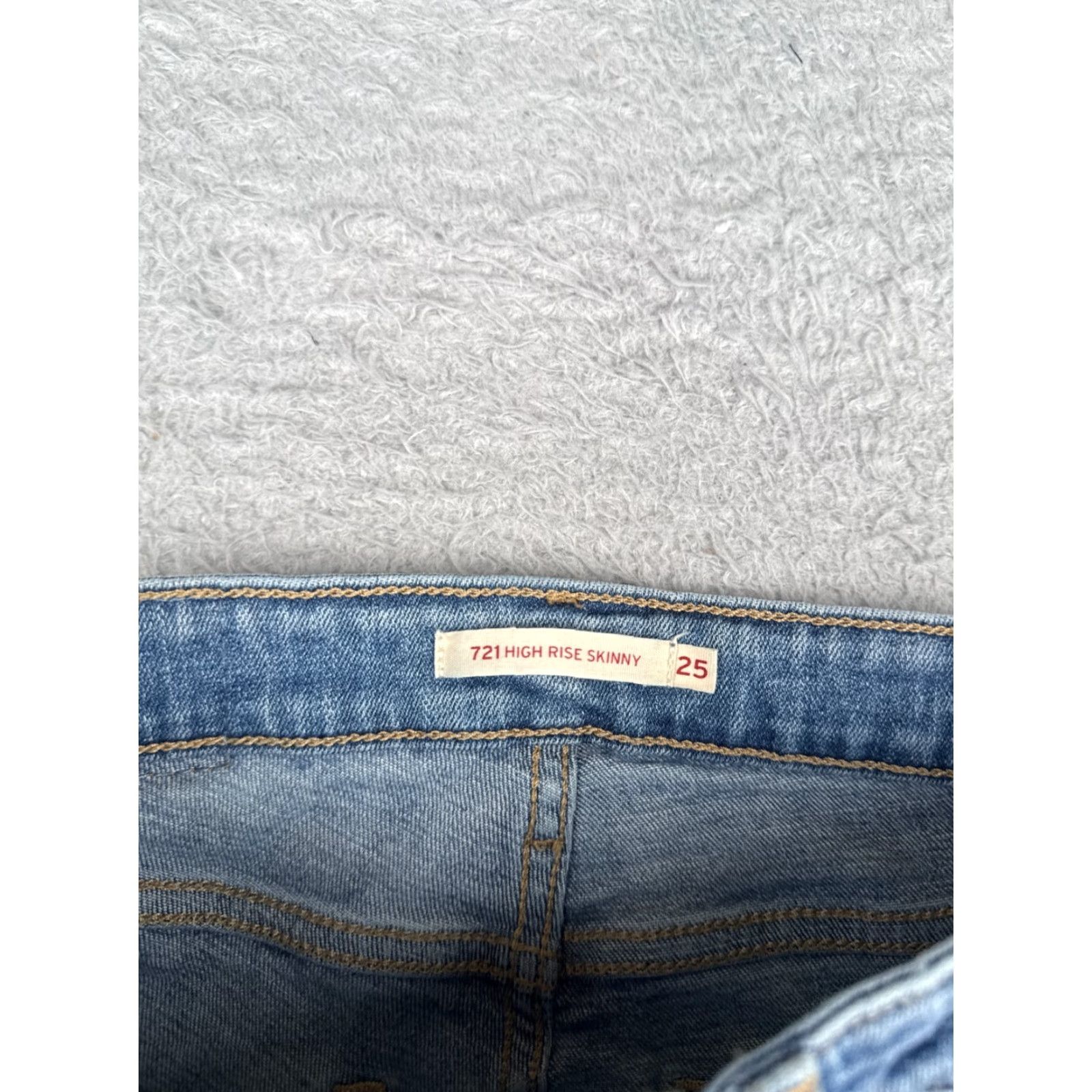 Levi's Levi's Women's 25 Denim Cut-Off Shorts Mid Rise Blue Cotton Blend Summer Casual Active Girls Size 42" / US 20 - 7 Thumbnail