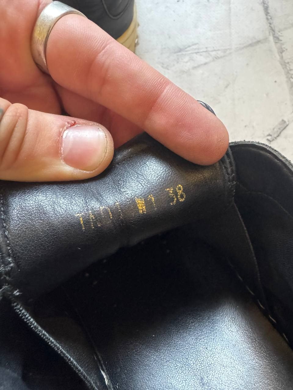 Valentino Valintino Garavani V-punk leather trainers sneakers Size US 7.5 / IT 37.5 - 9 Thumbnail