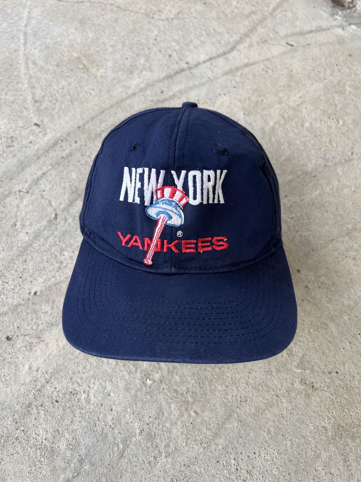 New York Yankees Vintage New York Yankees Cap Size ONE SIZE - 2 Thumbnail