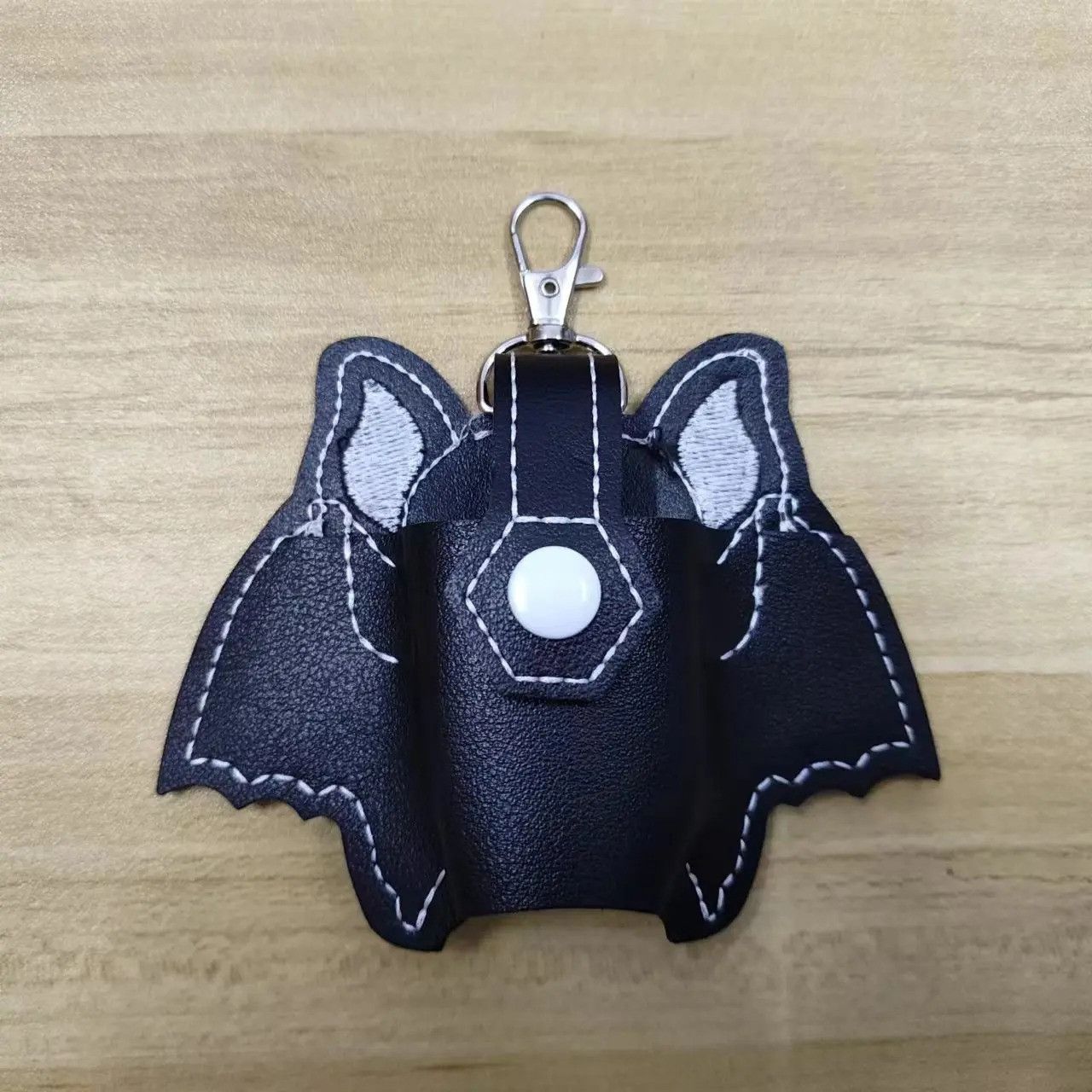 Japanese Brand × Vintage Bat Hand Sanitizer Holder Size ONE SIZE - 3 Thumbnail