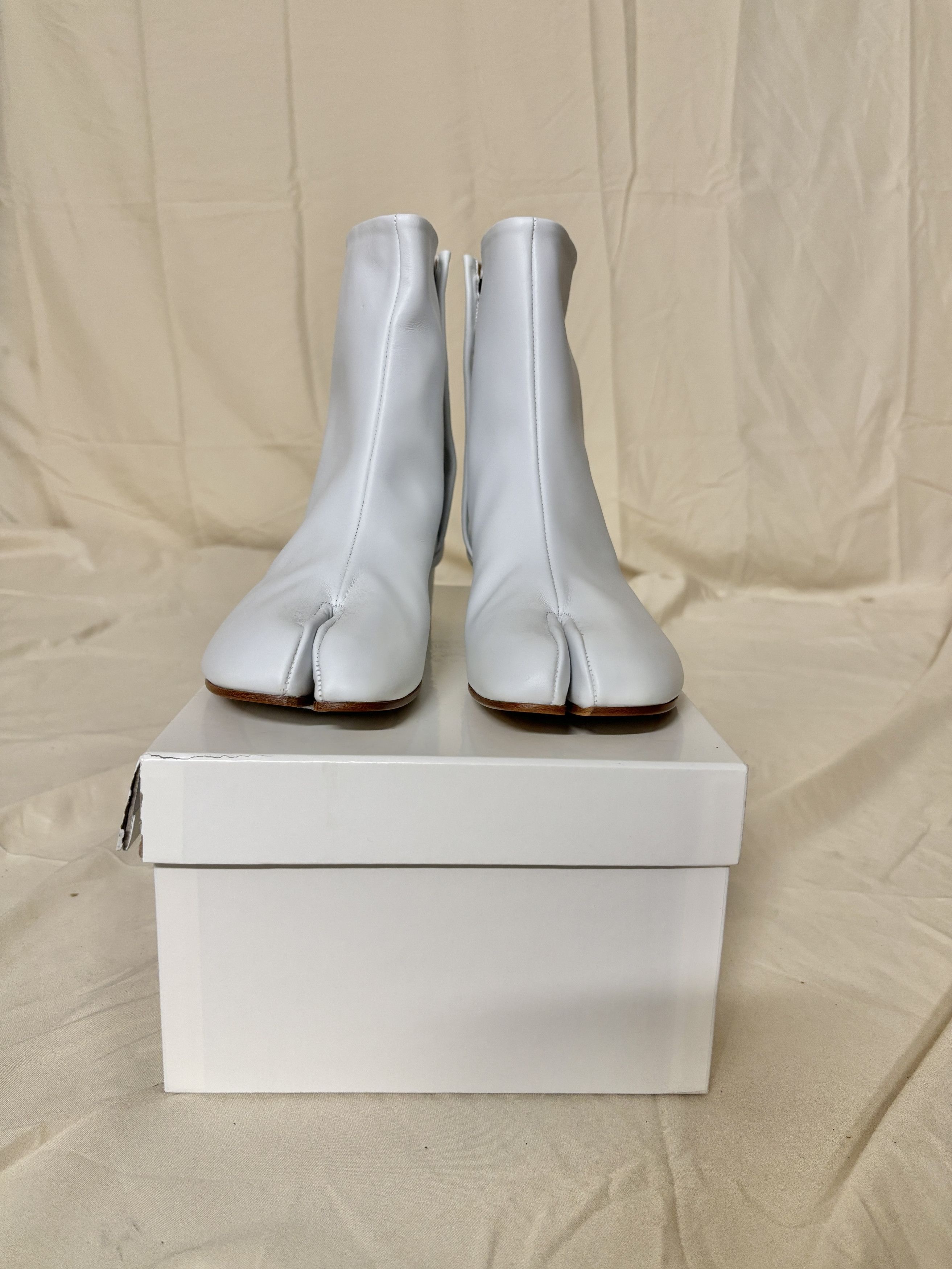 Maison Margiela Margiela white tabi boot Size US 10 / IT 40 - 5 Thumbnail