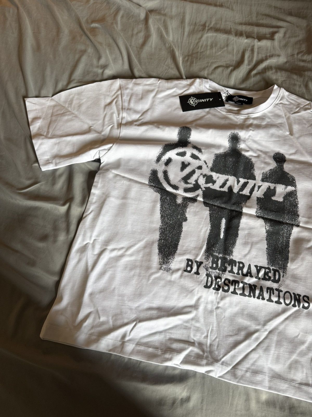 Other Vicinity White T-Shirt Size US XL / EU 56 / 4 - 2 Thumbnail