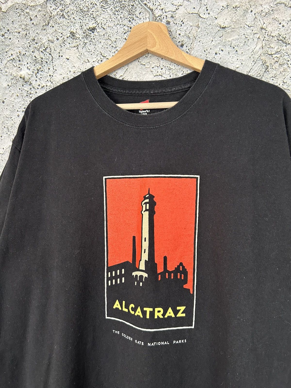 Other Vintage Alcatraz Graphic Tee Streetwear Retro Hype Size US L / EU 52-54 / 3 - 3 Thumbnail