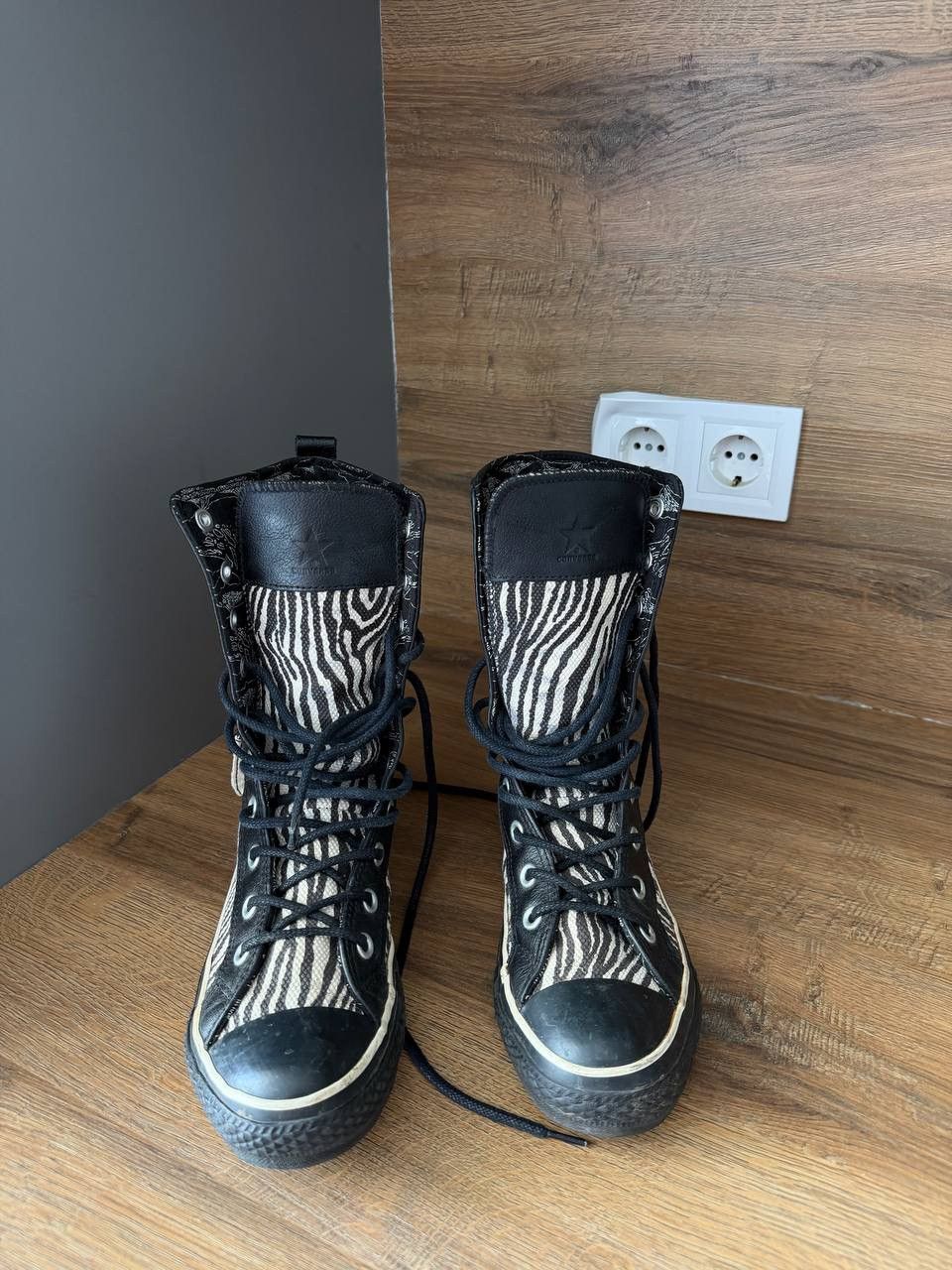 Converse Zebra Print Hi Top Converse Pocket Y2K Size US 6 / EU 39 - 2 Thumbnail