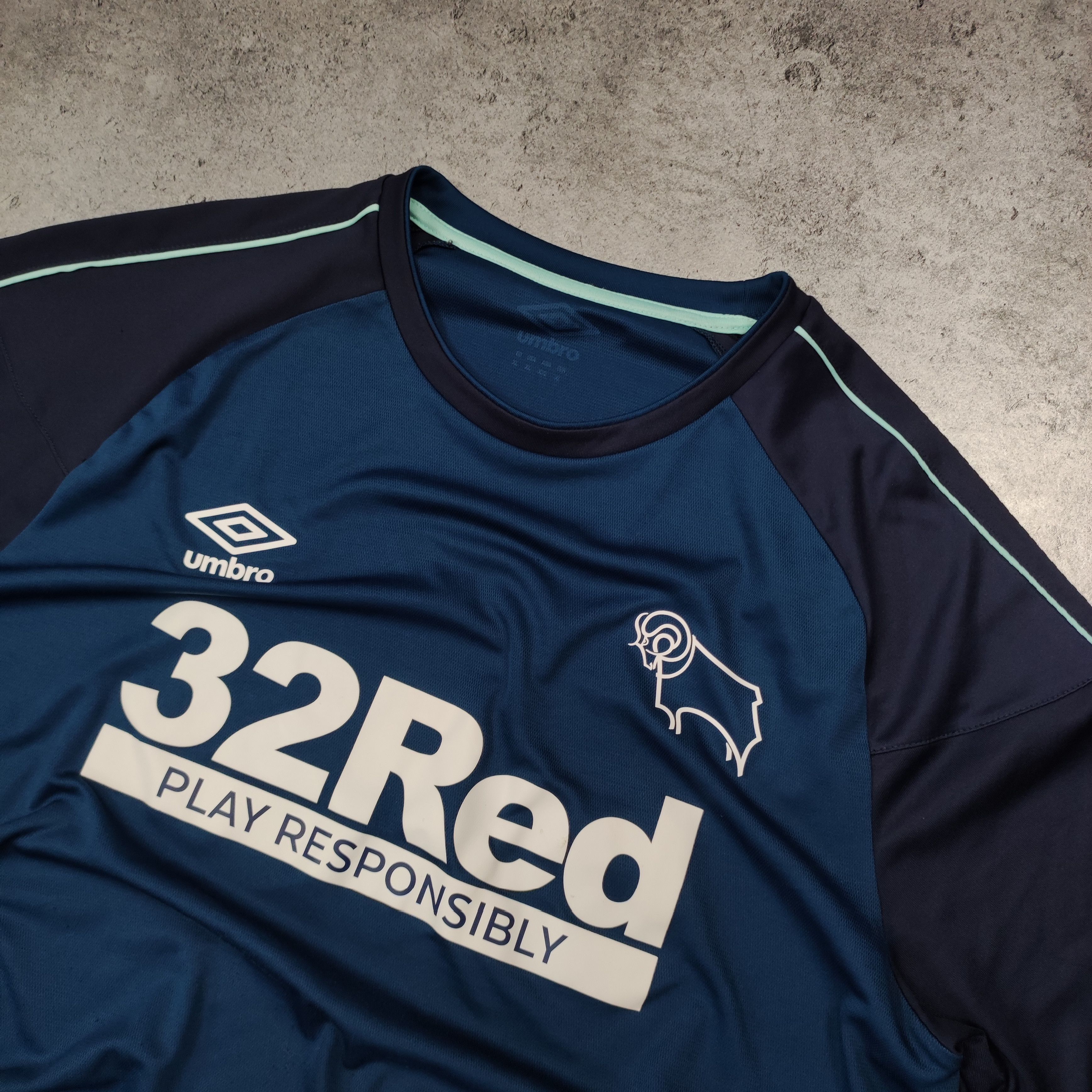 Umbro RARE Derby County FC Away Football Soccer Umbro Jersey Size US XL / EU 56 / 4 - 4 Thumbnail