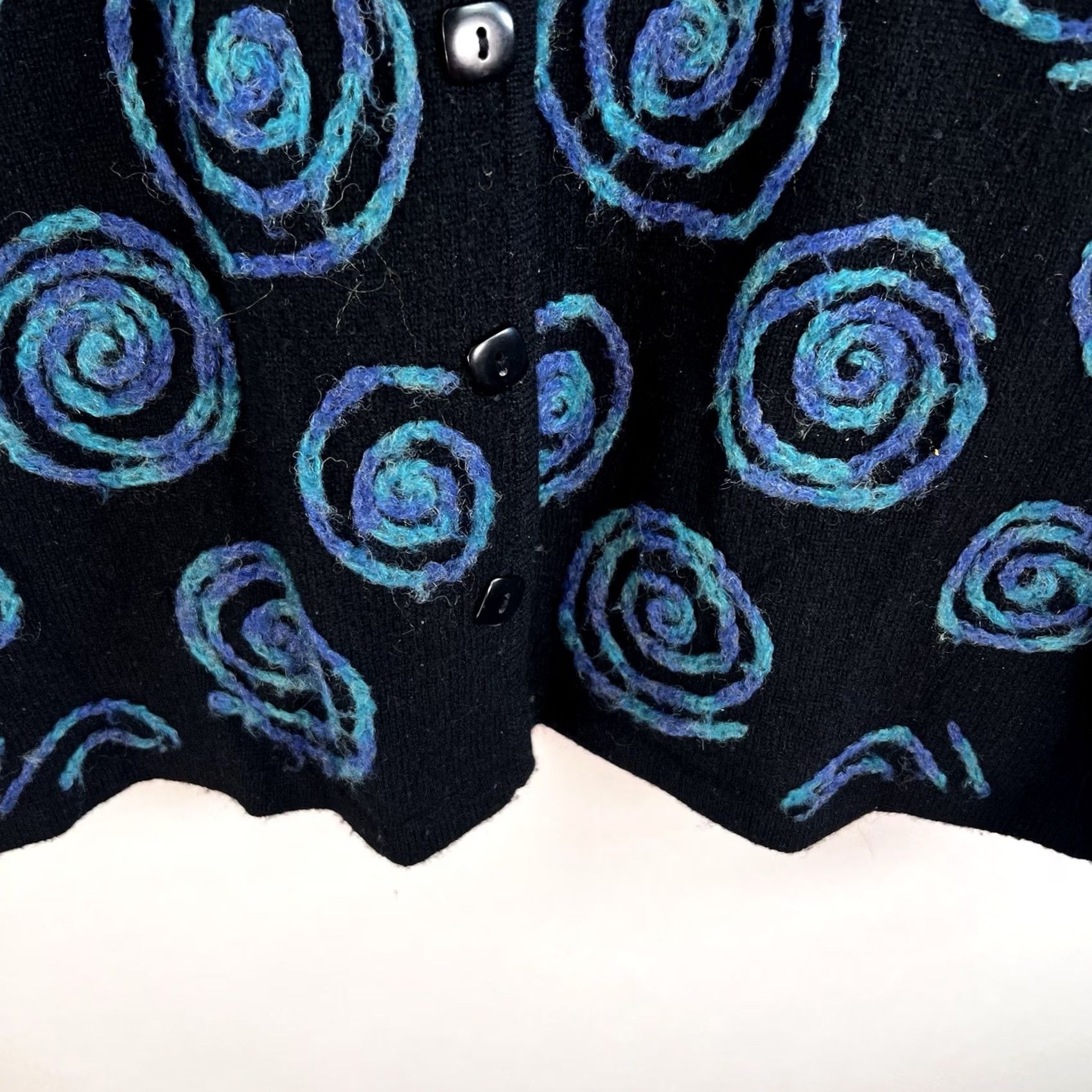 Vintage VTG Sarah Spencer Geometric Art Cardigan Wool Nylon Black Womens 1X Knit V-Neck Long Sleeve Embroidered Geometric Pattern Vintage Cardigan Size XL / US 12-14 / IT 48-50 - 4 Thumbnail
