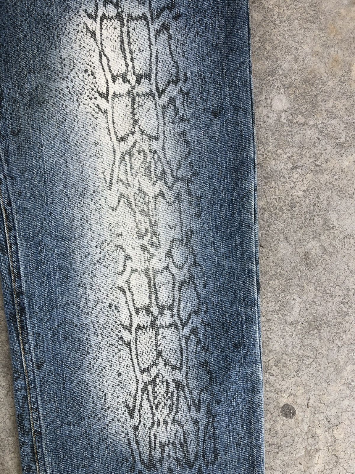 Karakuri Tamashii Karakuri Tamashii Embroidered Snake Skin Distressed Size US 32 / EU 48 - 9 Thumbnail