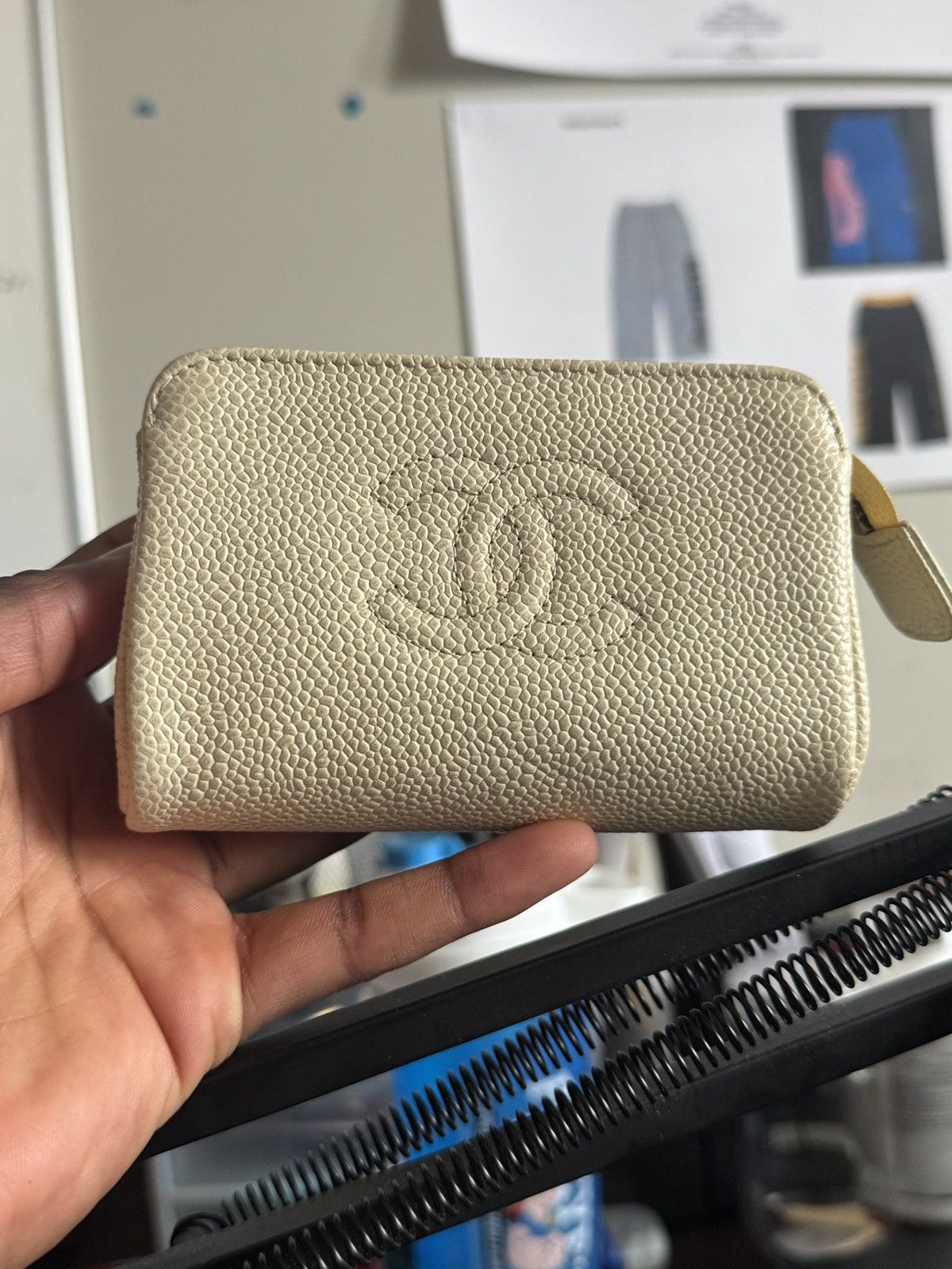 Chanel Chanel CC Logo Caviar Leather Zippered Wallet Size ONE SIZE - 1 Thumbnail