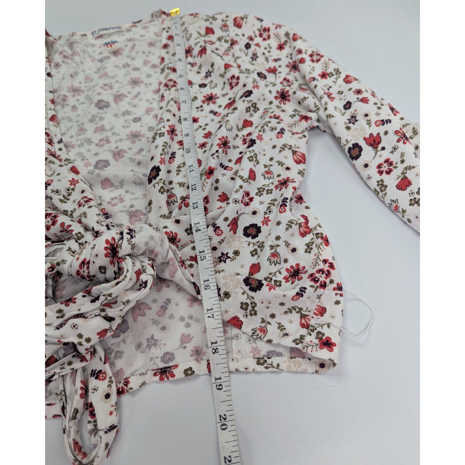 Junk Food Rock Junk Food Long Sleeve Crop Blouse Size M Tie Front Floral White/Red Womens Cropped Shirt Size M / US 6-8 / IT 42-44 - 4 Thumbnail