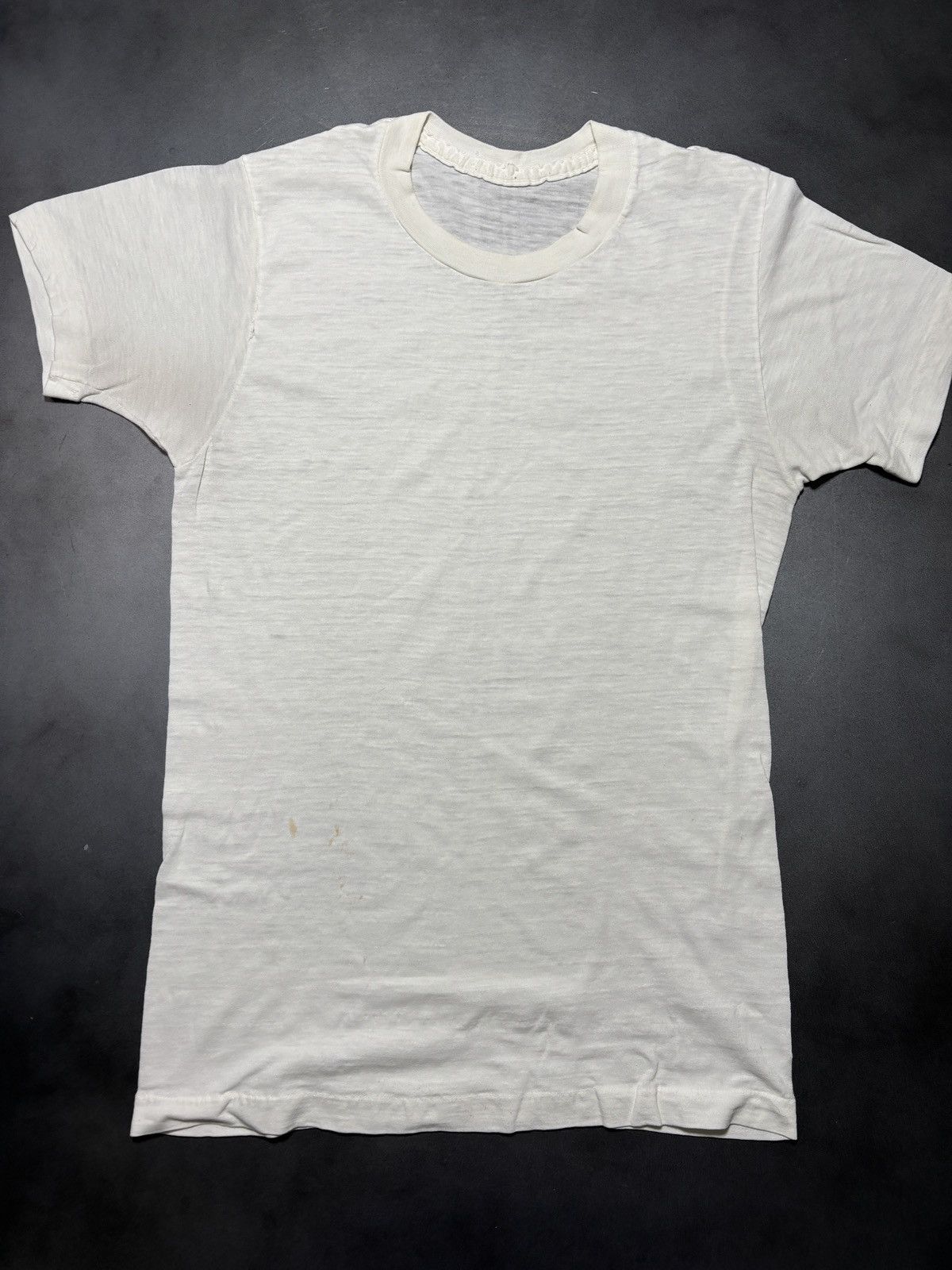 Vintage 1980s Vintage Blank Tee White Sheer Faded Worn Thrashed Dist Size US S / EU 44-46 / 1 - 6 Thumbnail