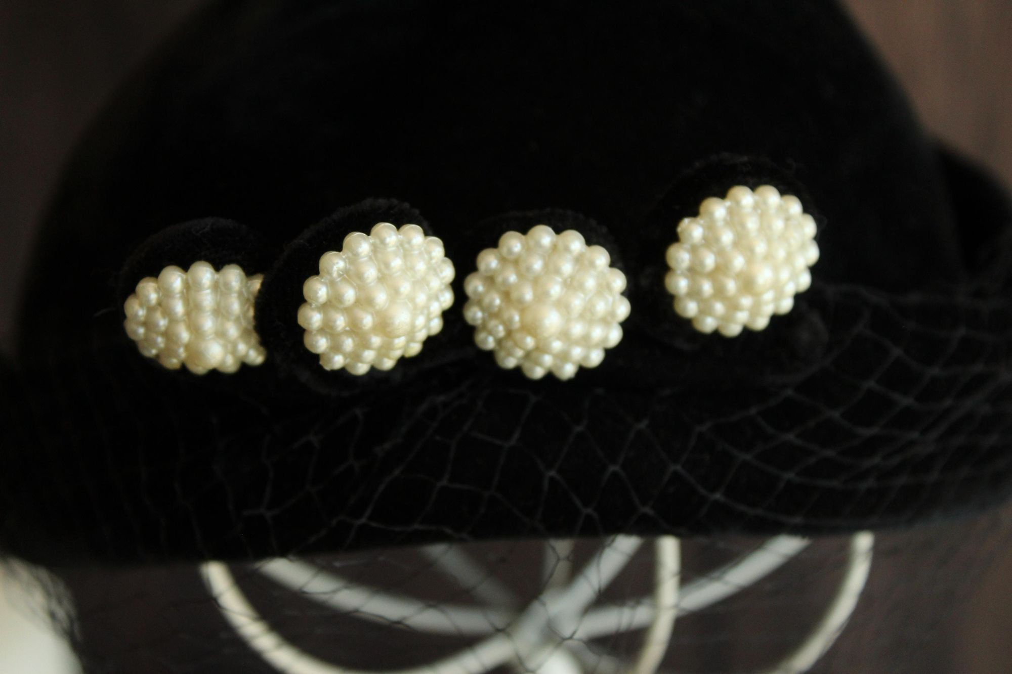 Vintage Vintage 1940s Hat, Black Small Topper with Birdcage Veil and Size ONE SIZE - 2 Thumbnail