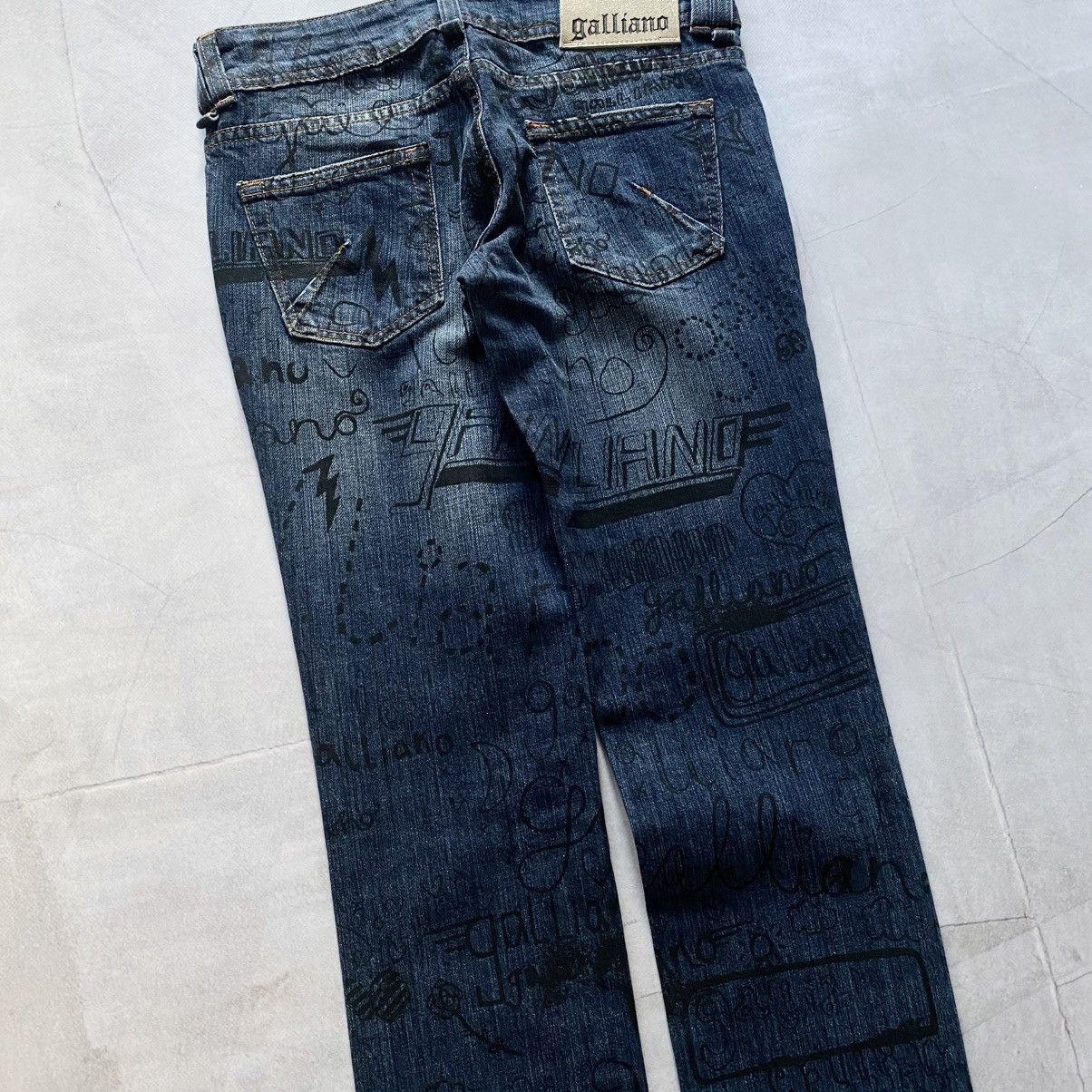 John Galliano NEW Galliano Graffiti Multi Logo Slim Fit Jeans Y2K Size 24" / US 00 / IT 34 - 5 Thumbnail