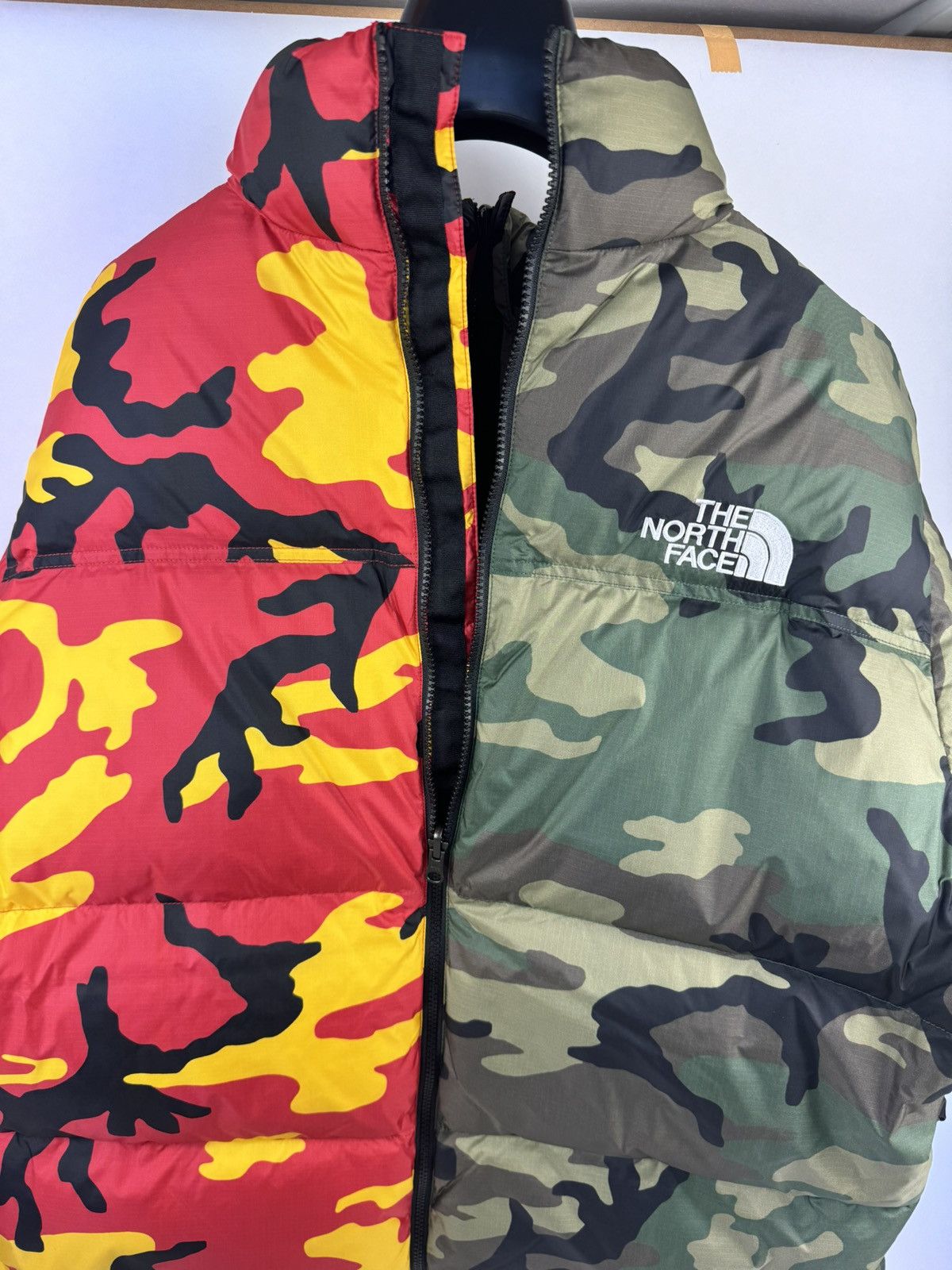 Supreme × The North Face ZIP SPLIT CAMO PUFFER JACKET Size US XL / EU 56 / 4 - 3 Thumbnail
