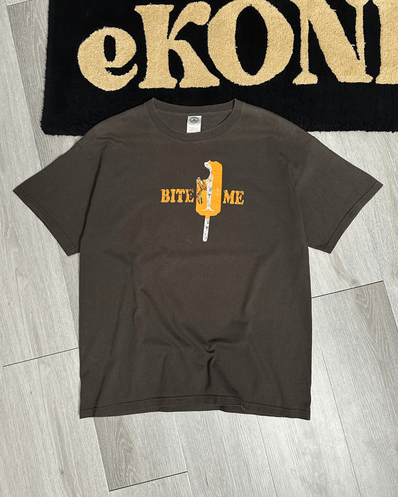 Delta × Vintage Vintage Delta "Bite Me" Creamsicle Brown T-Shirt - Large Size US L / EU 52-54 / 3 - 1 Thumbnail