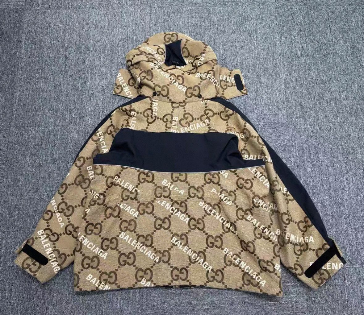 Gucci Gucci x Balenciaga Printed Jacket. Size M / US 6-8 / IT 42-44 - 2 Thumbnail