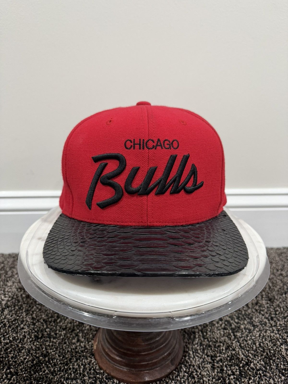 Just Don × Mitchell & Ness Just Don x Mitchell & Ness NBA Chicago Bulls Red Python Hat Size ONE SIZE - 1 Thumbnail