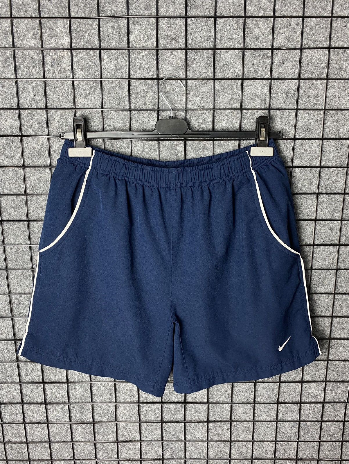 Nike × Vintage Nike Vintage Sportswear Swoosh Logo Shorts Size L Size US 34 / EU 50 - 1 Thumbnail