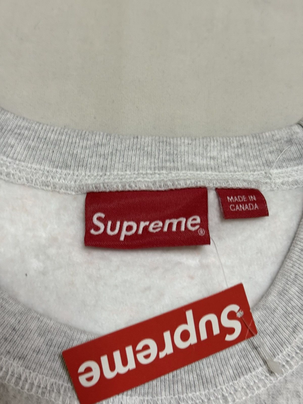 Supreme Supreme fw18 grey box logo crewneck red on grey Size US L / EU 52-54 / 3 - 3 Thumbnail