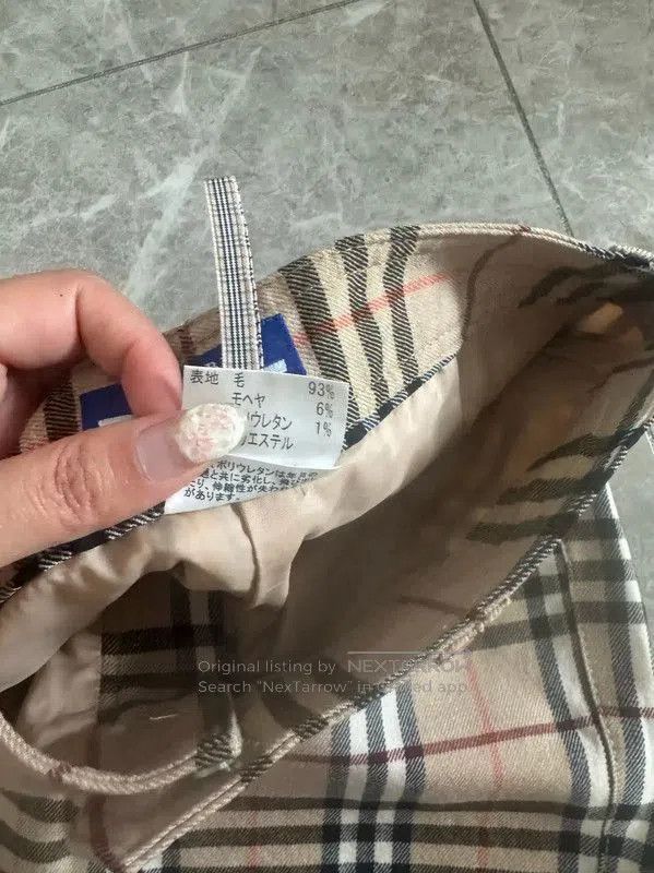 Burberry Burberry Women's Khaki Wool Blend Shorts. Size 23" - 4 Thumbnail