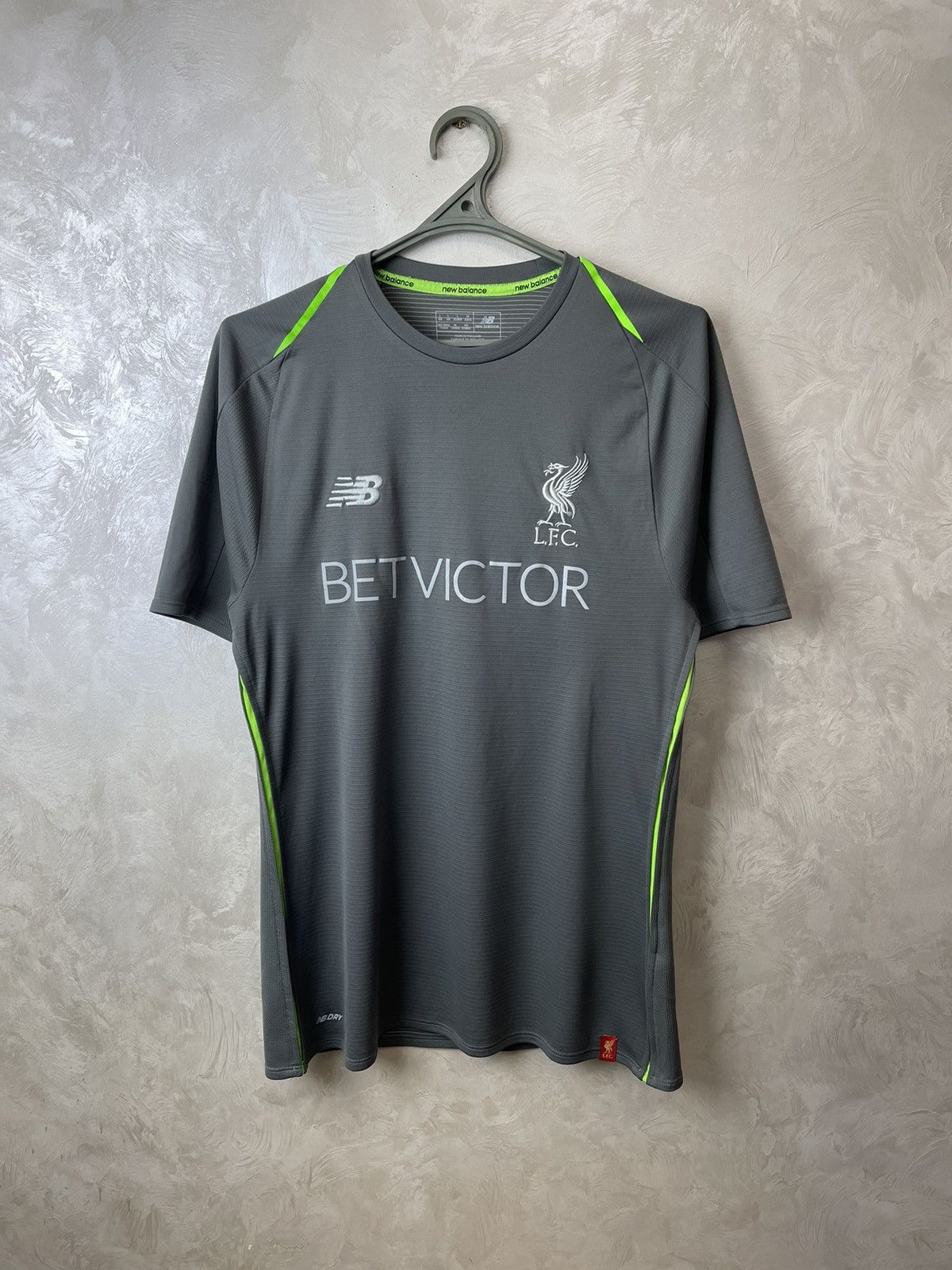 New Balance MEN'S FC LIVERPOOL 2018/2019 TRAINING FOOTBALL JERSEY L MEN Size US L / EU 52-54 / 3 - 1 Thumbnail