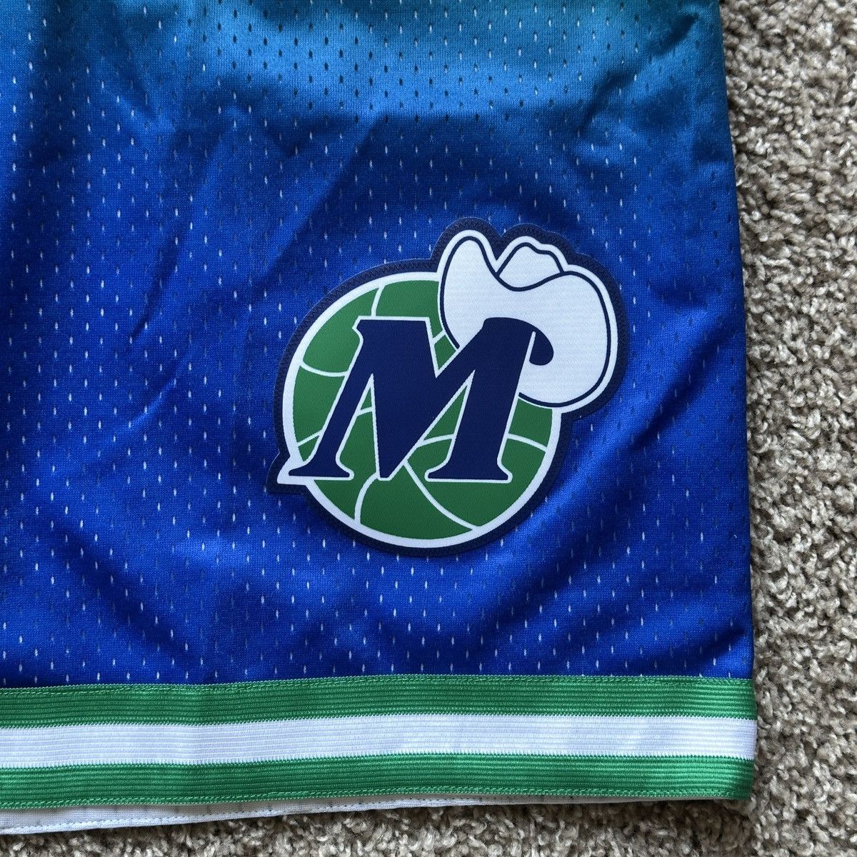 Mitchell & Ness NBA FADEAWAY SWINGMAN BASKETBALL SHORTS DALLAS MAVERICKS NEW Size US XL / EU 56 / 4 - 5 Thumbnail