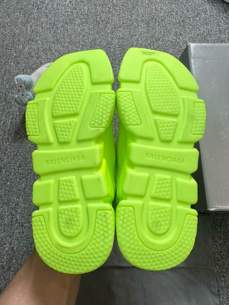 Balenciaga Balenciaga size 36 Fluorescent green digital barbed logo so Size US 5 / EU 37 - 5 Thumbnail