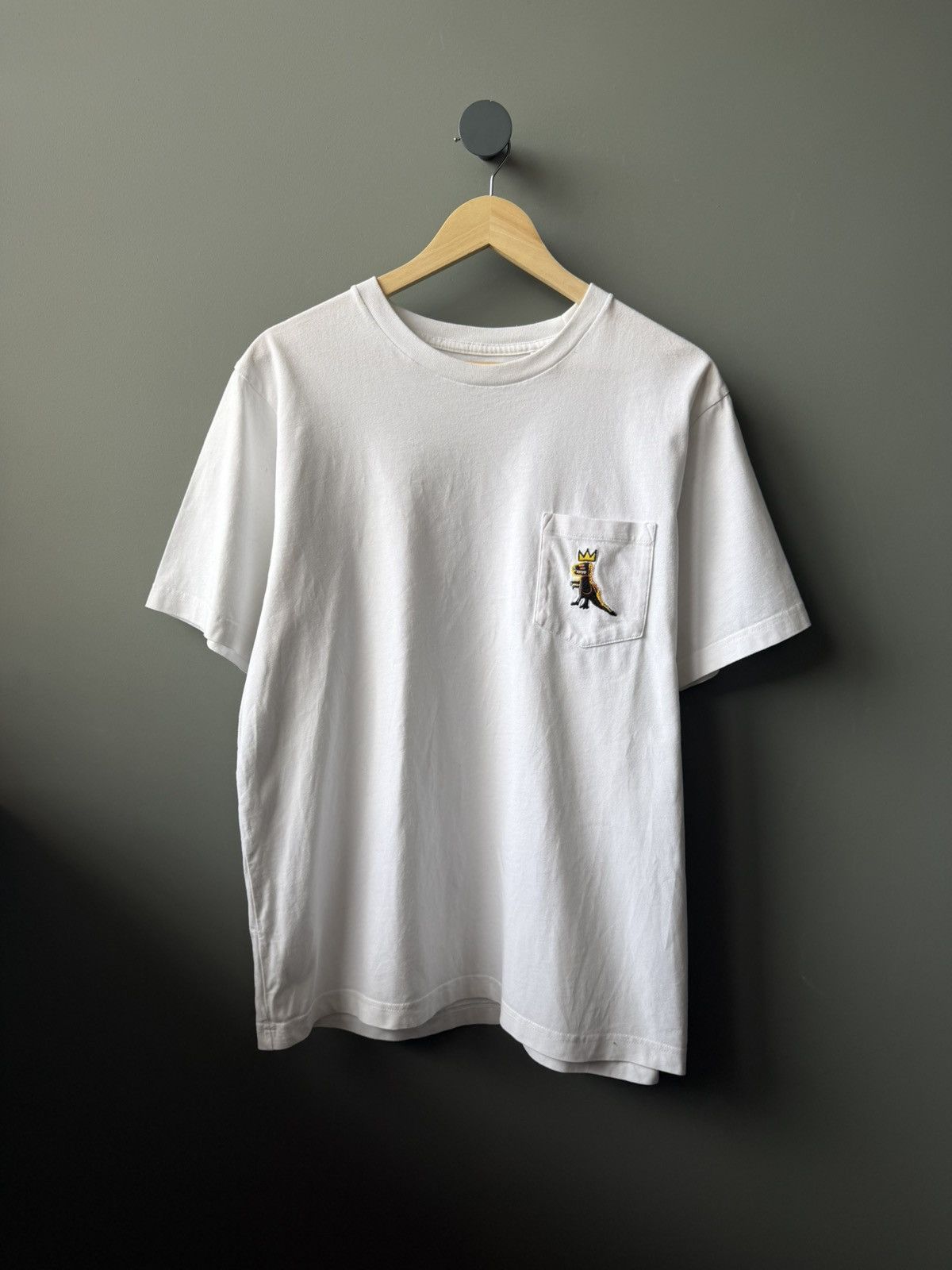 Jean-Michel Basquiat Uniqlo Jean-Michael Basquiat Pocket Tee Size L Size US L / EU 52-54 / 3 - 1 Thumbnail