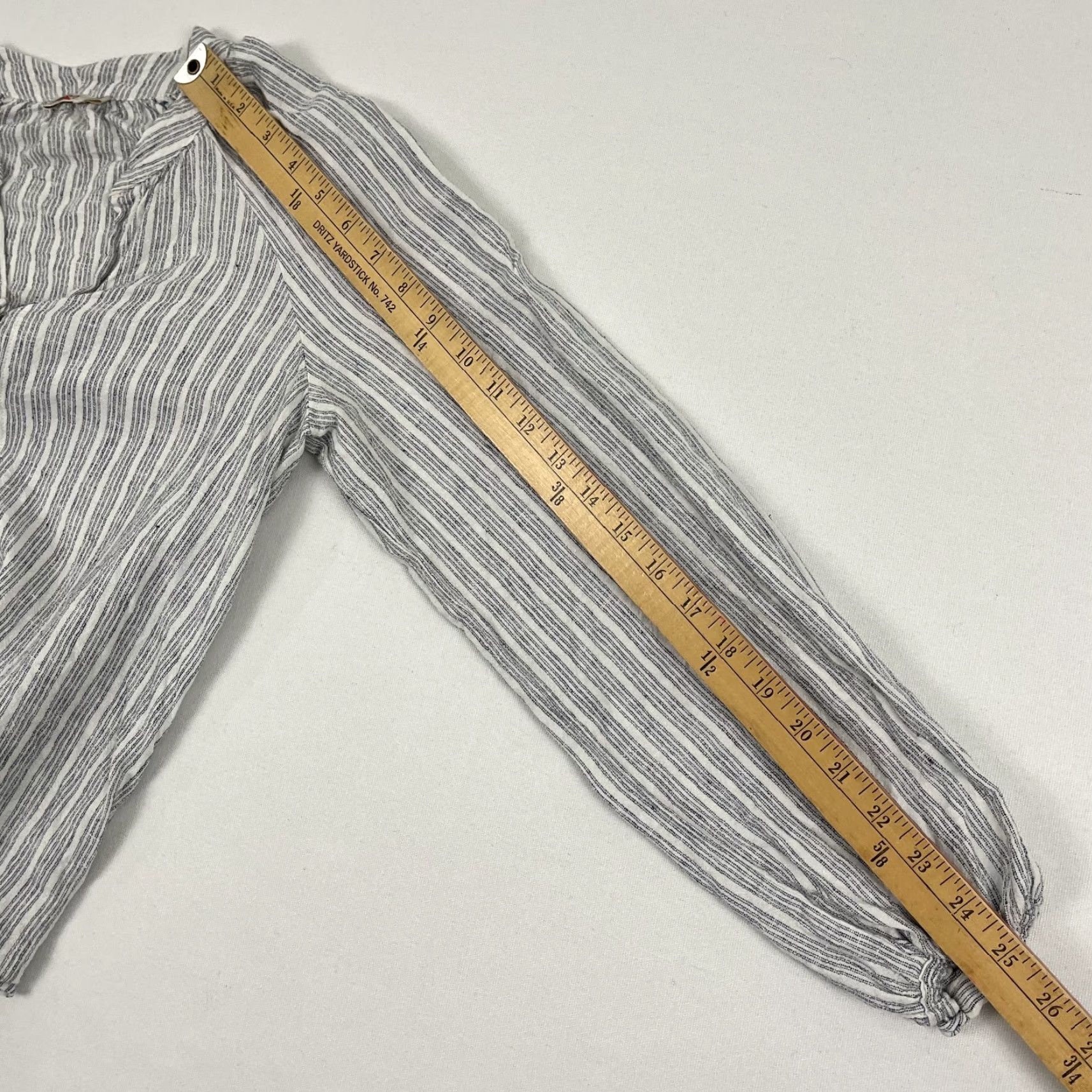 Faherty Faherty Button Up Shirt Womens XS Linen Peasant Striped Casual Sleeve 3/4 White V-Neck Button-Down Casual Shirt Men or Women? Size XS / US 0-2 / IT 36-38 - 5 Thumbnail