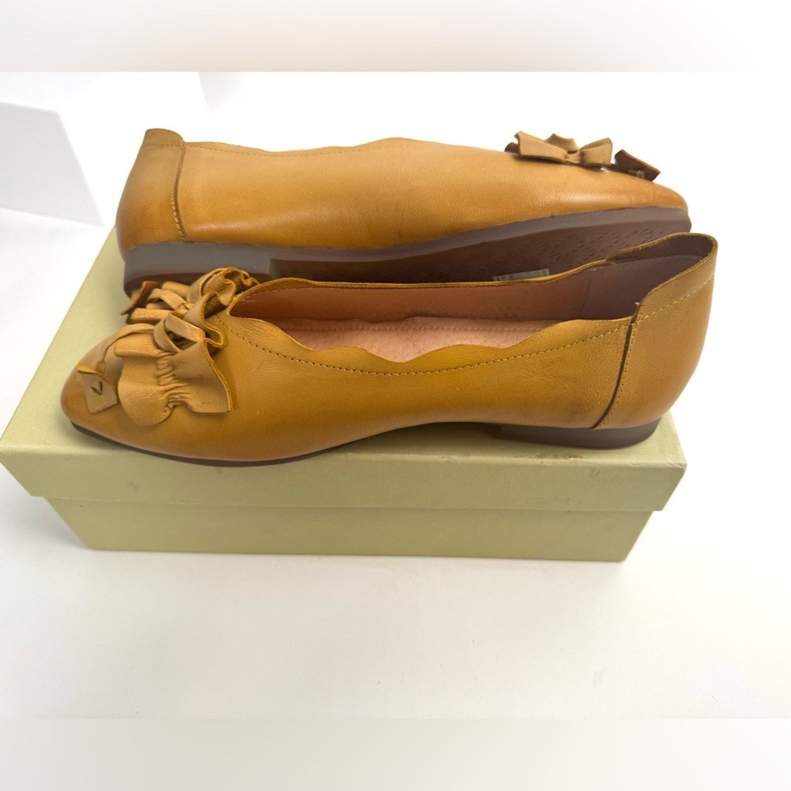 Other L’Artiste women’s buttery soft size 40/ 8.5 flats Size US 8.5 / IT 38.5 - 3 Thumbnail