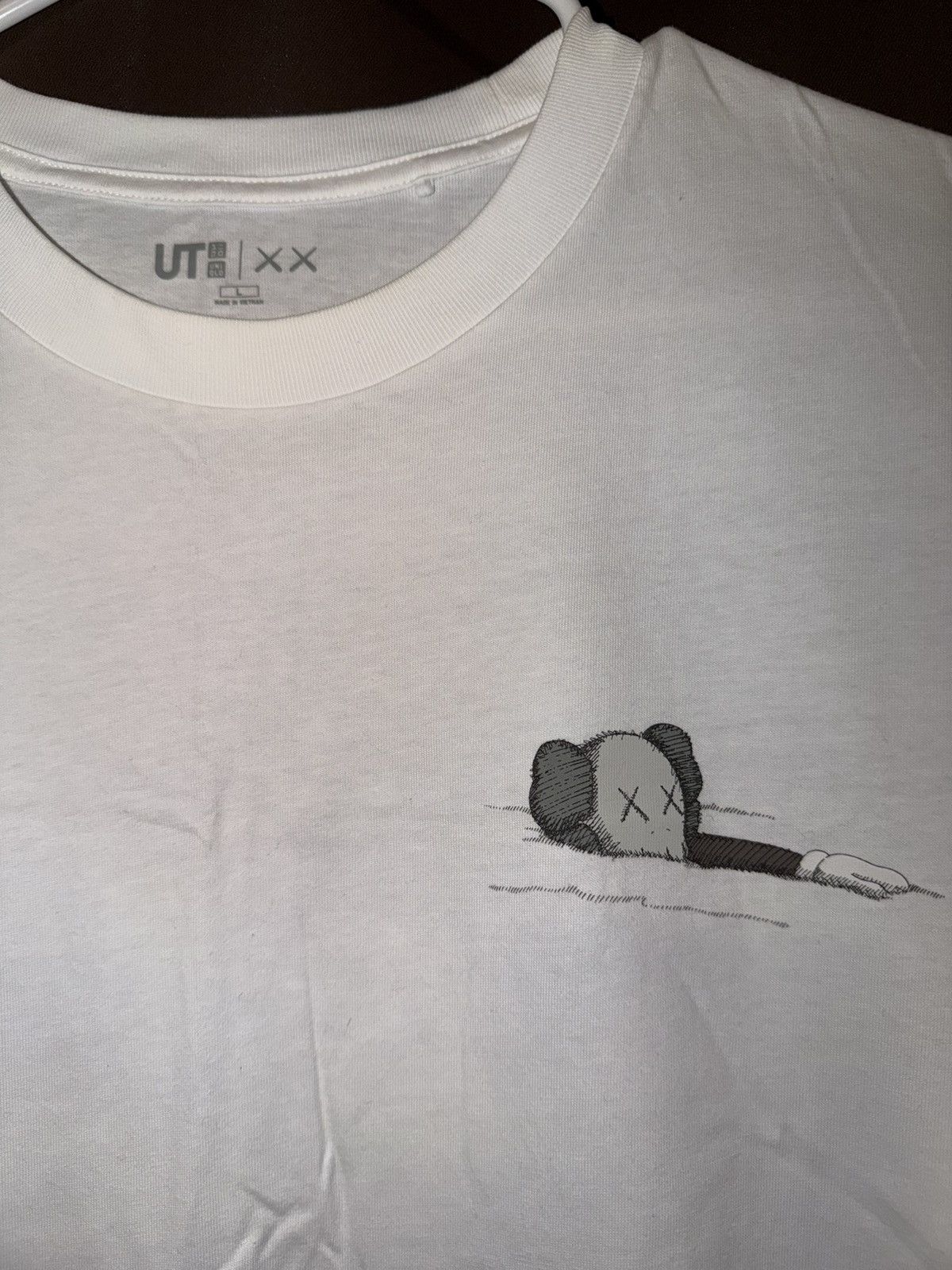 Kaws × Uniqlo KAWS x Uniqlo UT Short Sleeve Artbook Cover T-shirt Size US L / EU 52-54 / 3 - 3 Thumbnail