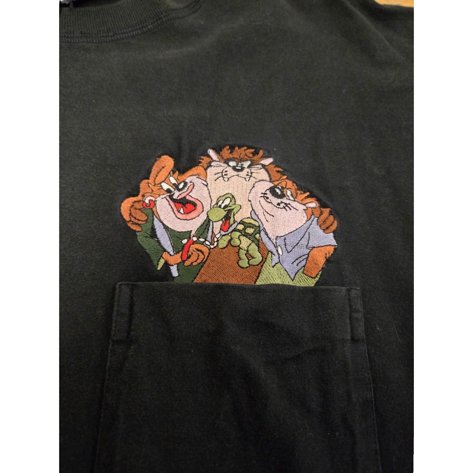 Vintage VINTAGE Looney Tunes Taz Shirt Mens Large Black ACME Clothing Tasmanian Devil 90s Size US L / EU 52-54 / 3 - 3 Thumbnail