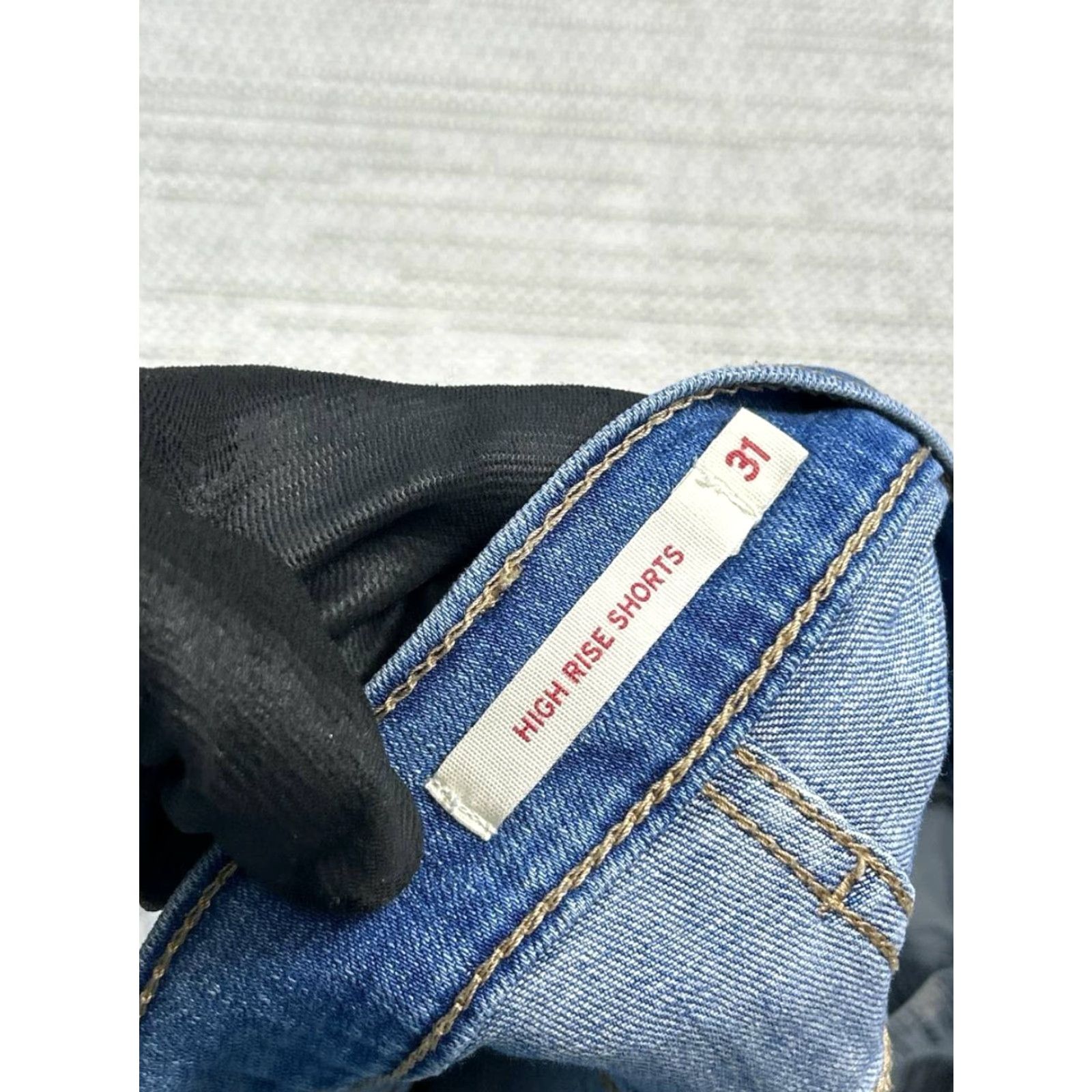 Levi's Levi's Shorts Womens 31 Medium Wash Denim High Rise Cut-Offs Size 24" / US 00 / IT 34 - 6 Thumbnail