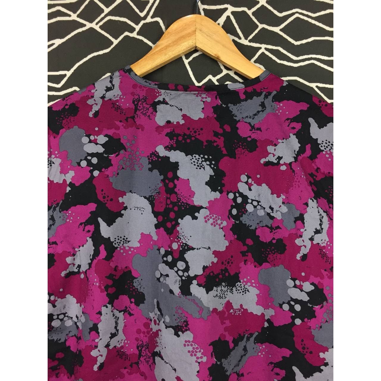 Dickies × Vintage Dickies Workwear Abstract Print V-Neck Scrub Top Size S Size US S / EU 44-46 / 1 - 7 Thumbnail