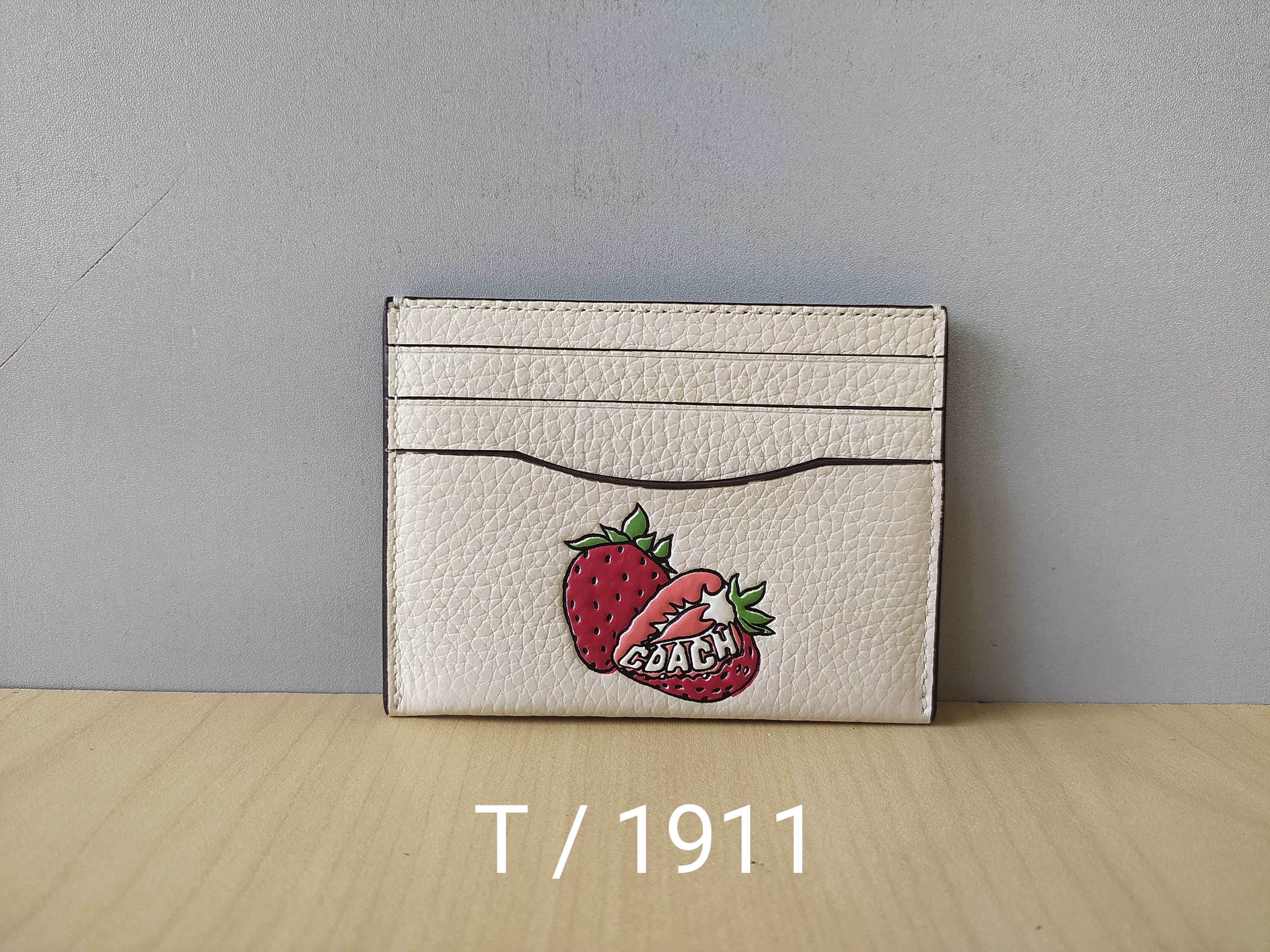 Coach Coach Pebbled Leather Card/ID Holder Free Shipping T/1911 Size ONE SIZE - 9 Thumbnail