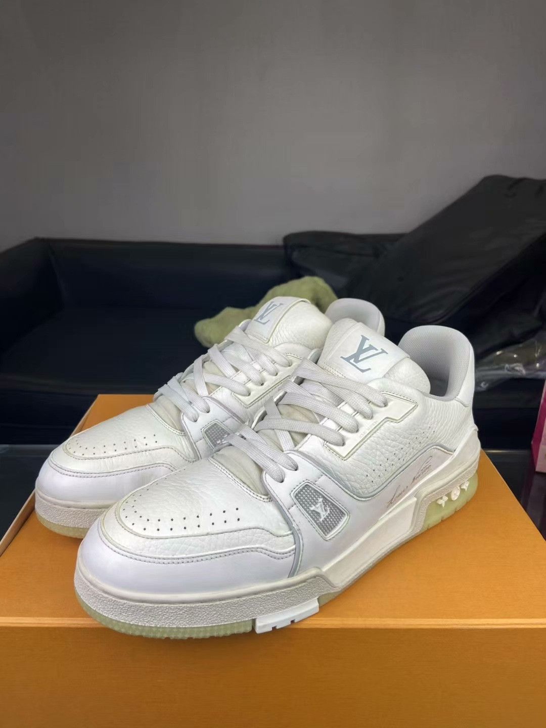 Louis Vuitton Louis Vuitton Training White Lowtop Sneakers 42 Men Size US 9 / EU 42 - 1 Thumbnail