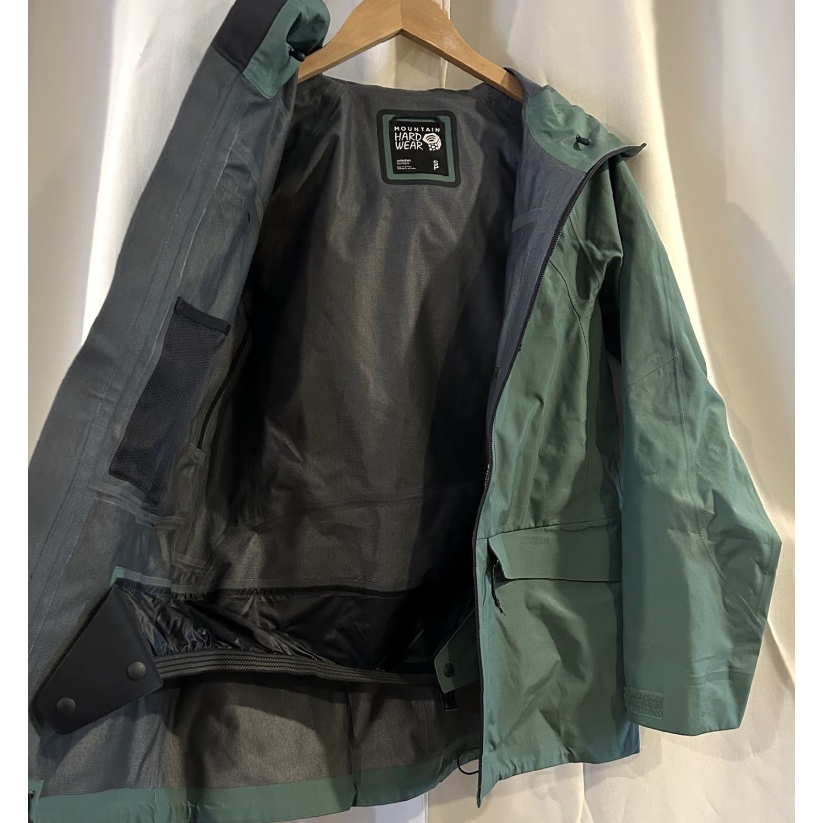 Mountain Hardwear Mountain Hardwear Women’s Sky Ridge Gore-Tex Ski Snowboard Shell Jacket Small Green Women Ski Jacket Size S / US 4 / IT 40 - 2 Thumbnail